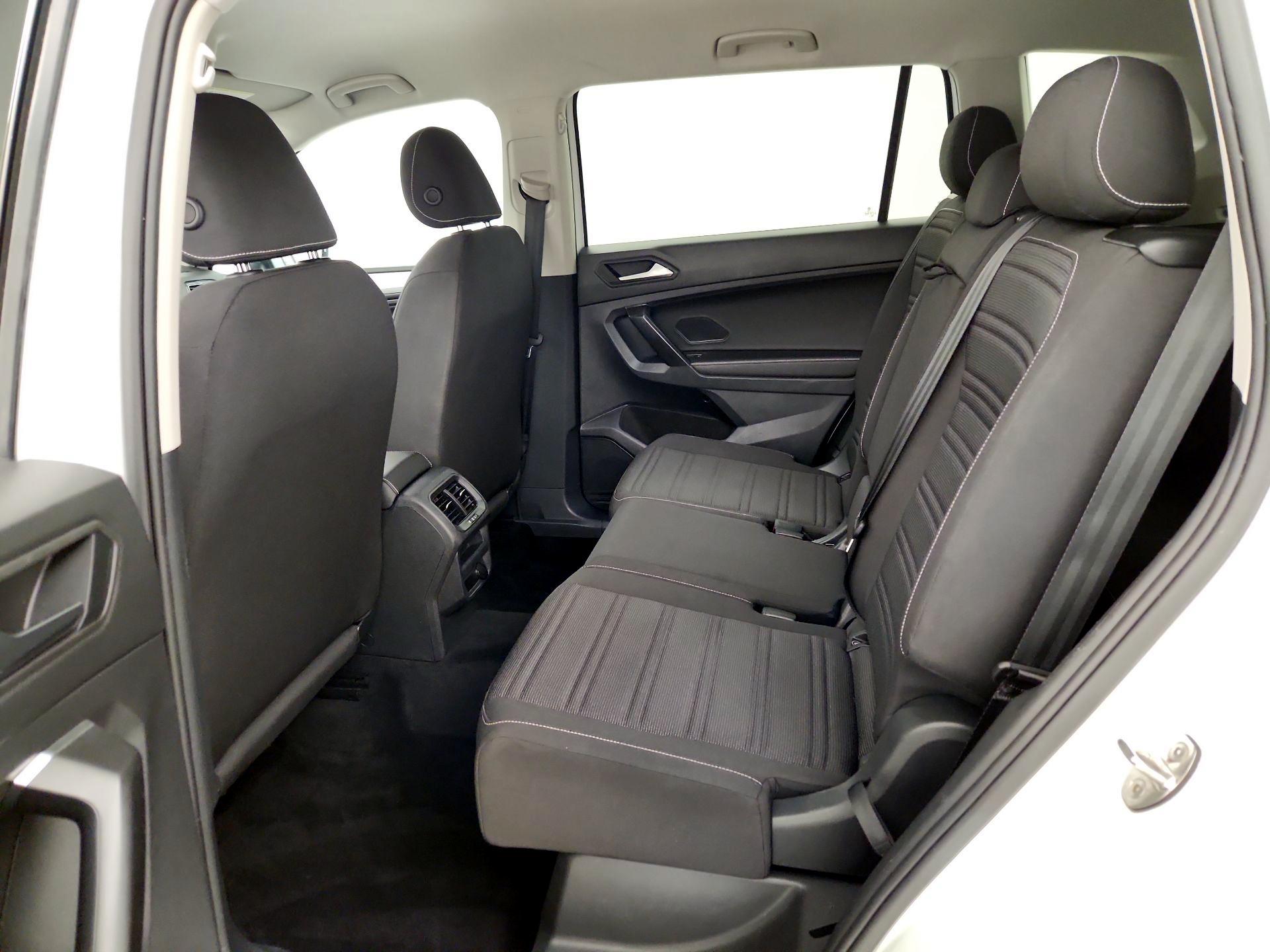 Thumbnail: 2023 Volkswagen Tiguan - 19