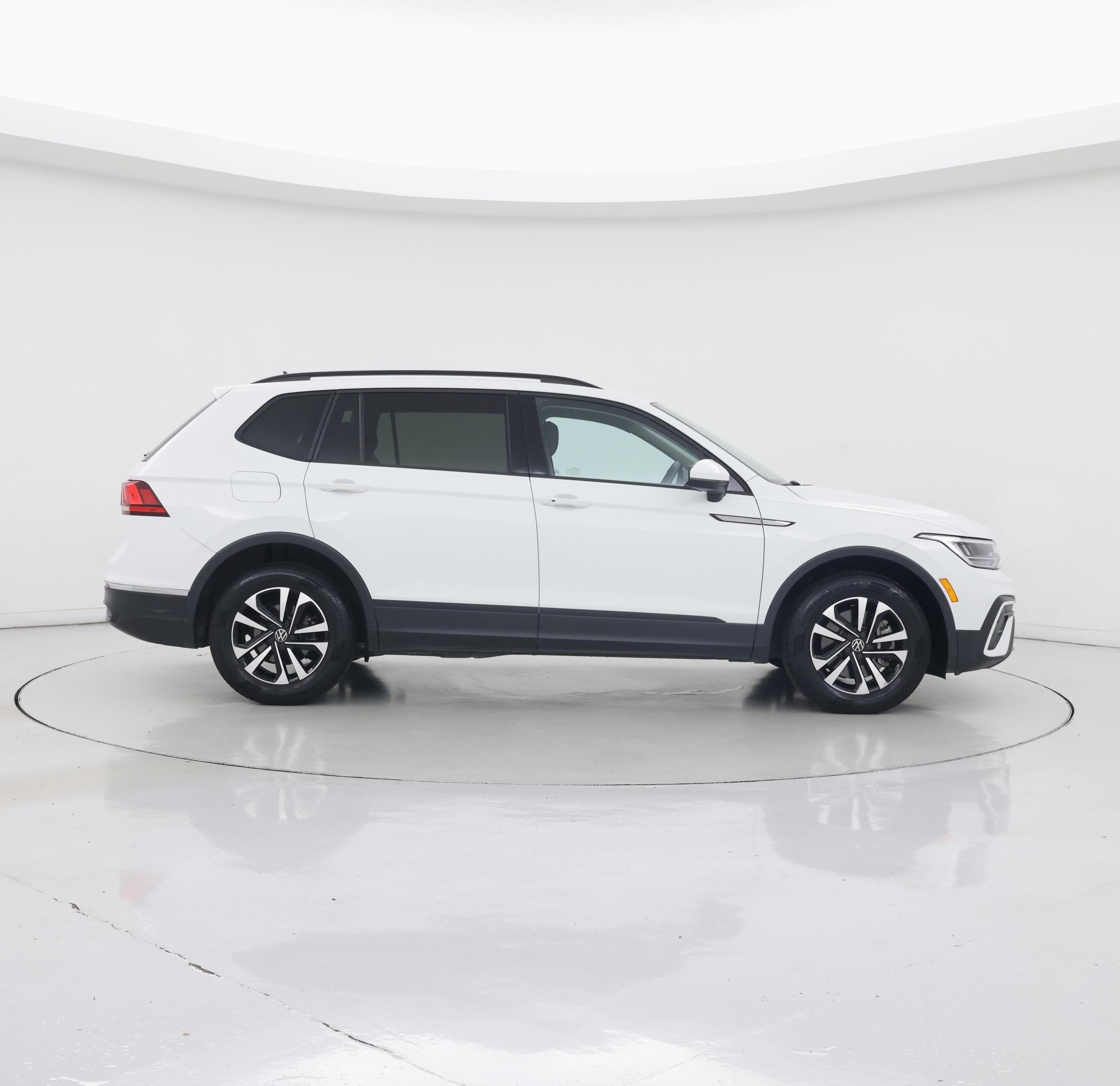 Thumbnail: 2023 Volkswagen Tiguan - 7