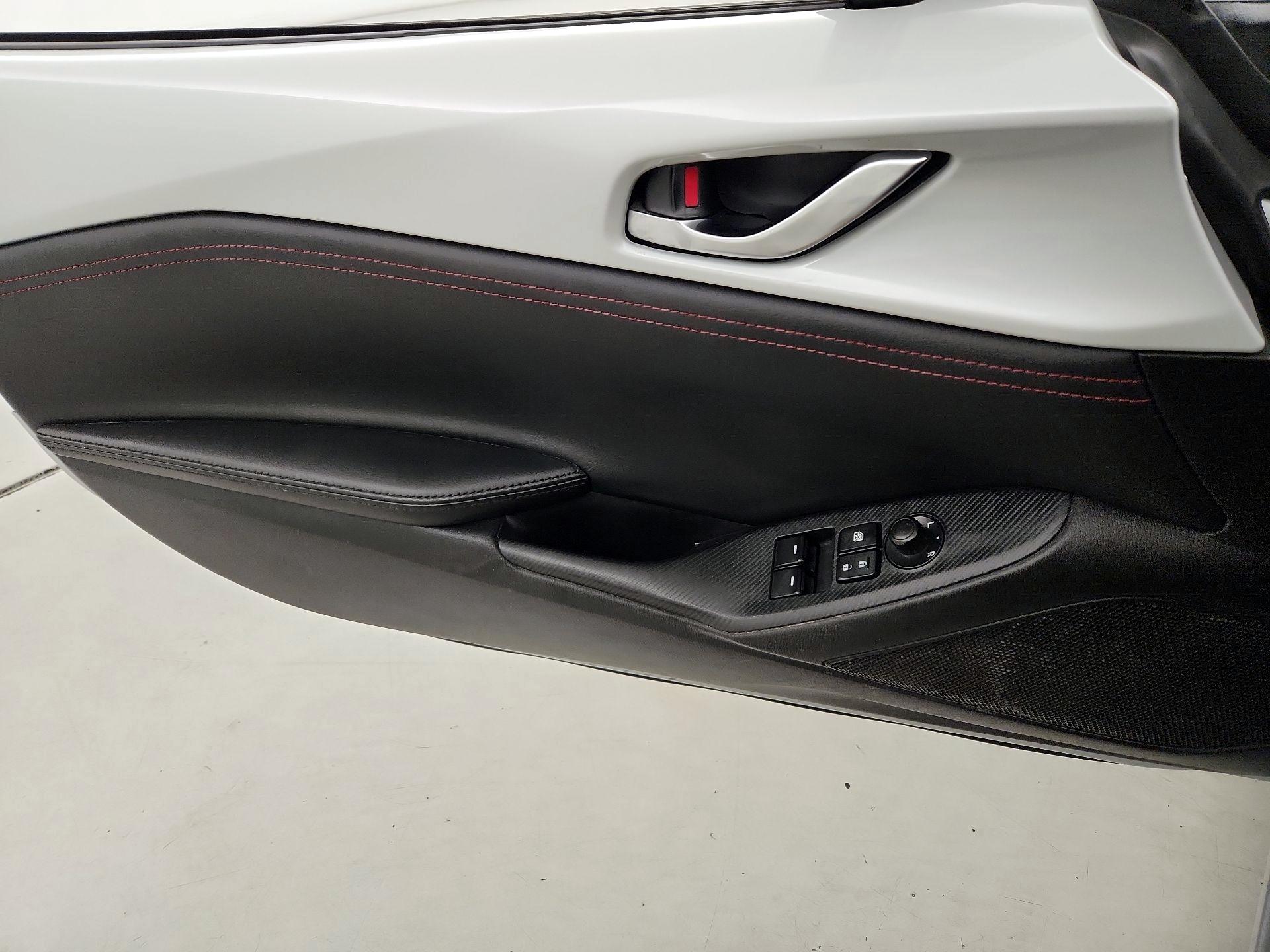 Thumbnail: 2016 Mazda MX-5 Miata - 12