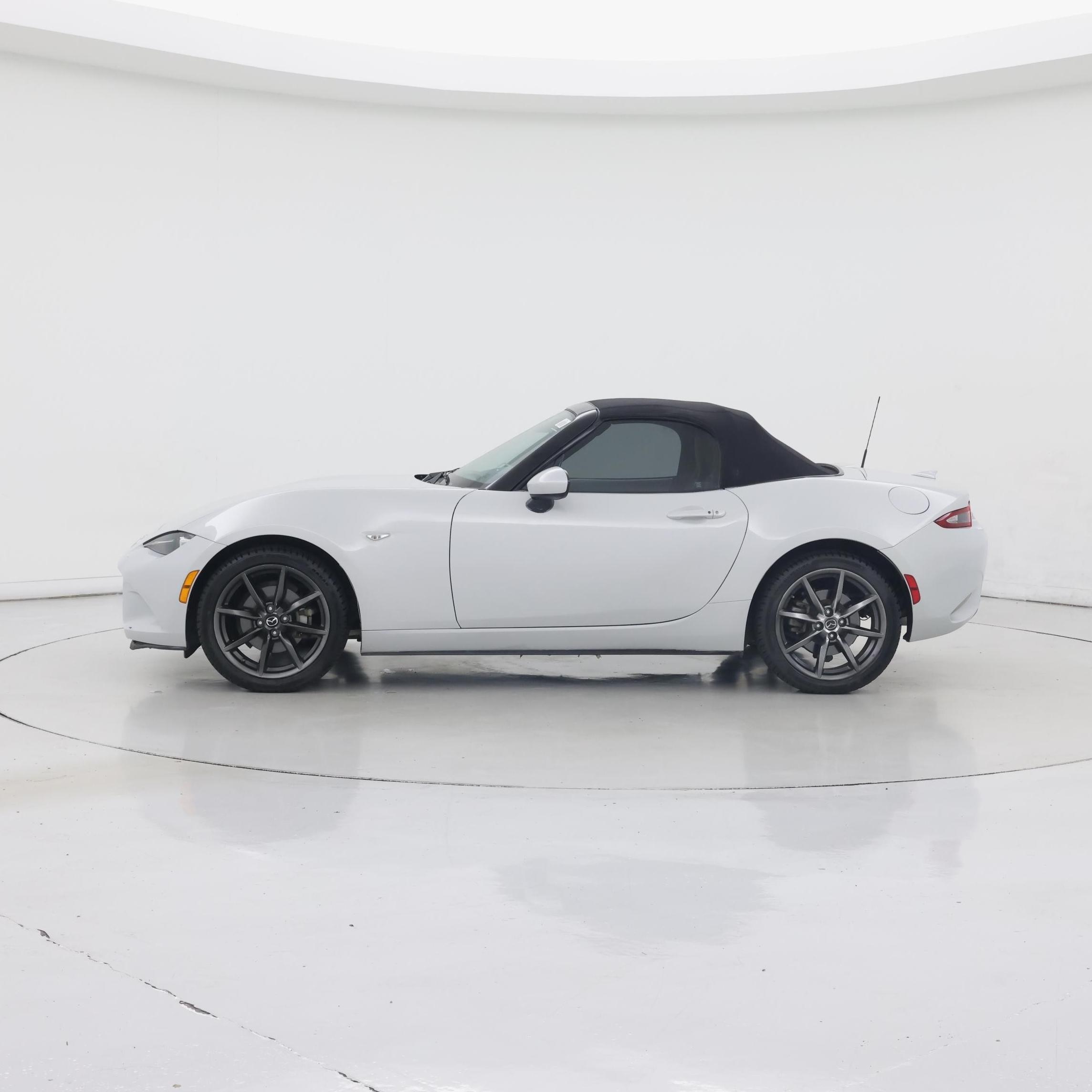Thumbnail: 2016 Mazda MX-5 Miata - 3
