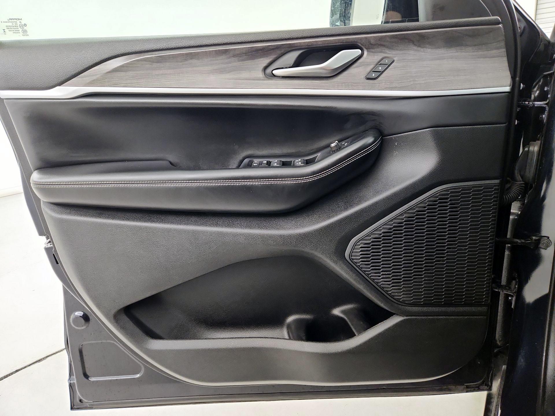 Thumbnail: 2024 Jeep Grand Cherokee - 12