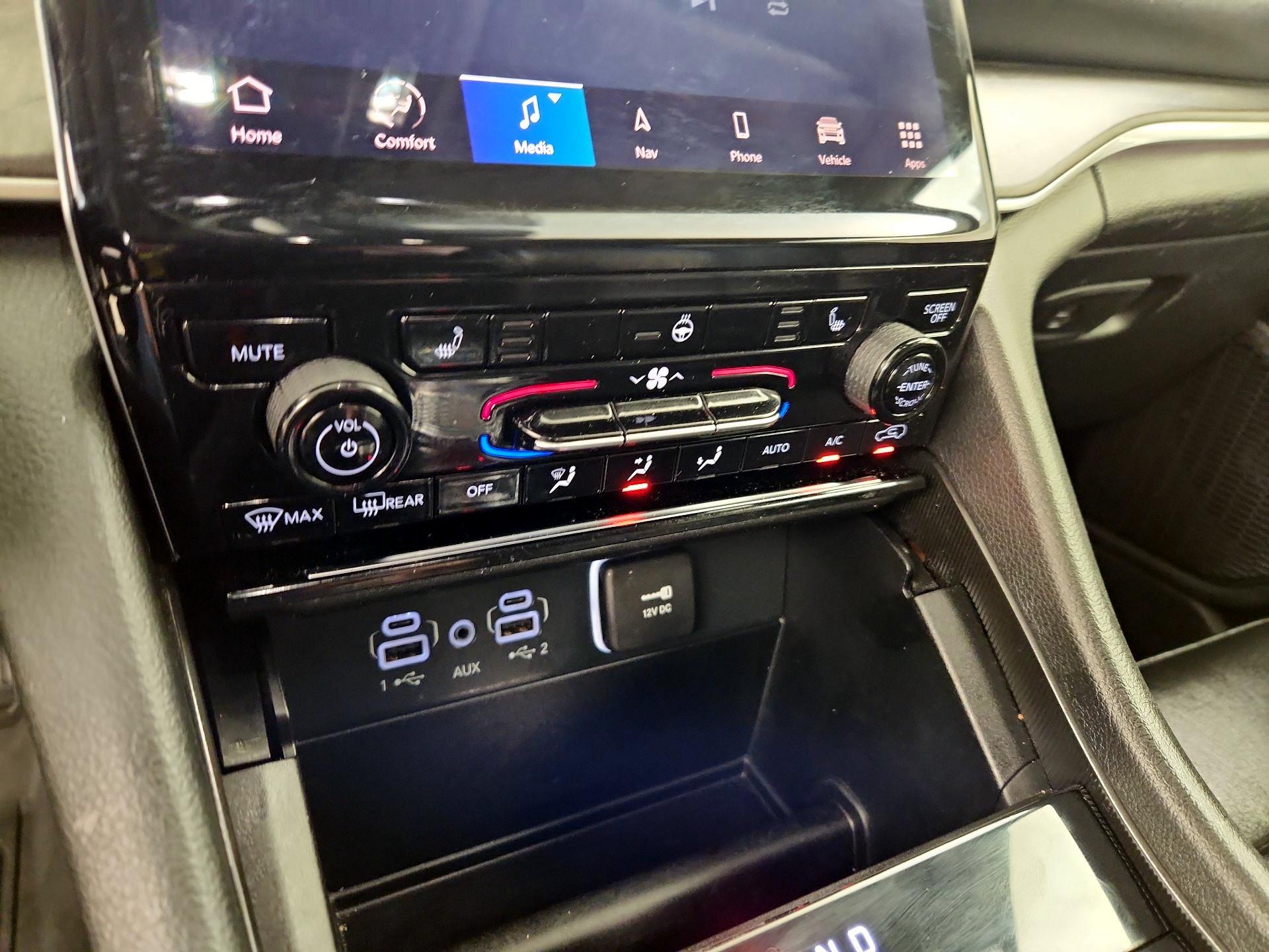 Thumbnail: 2024 Jeep Grand Cherokee - 17