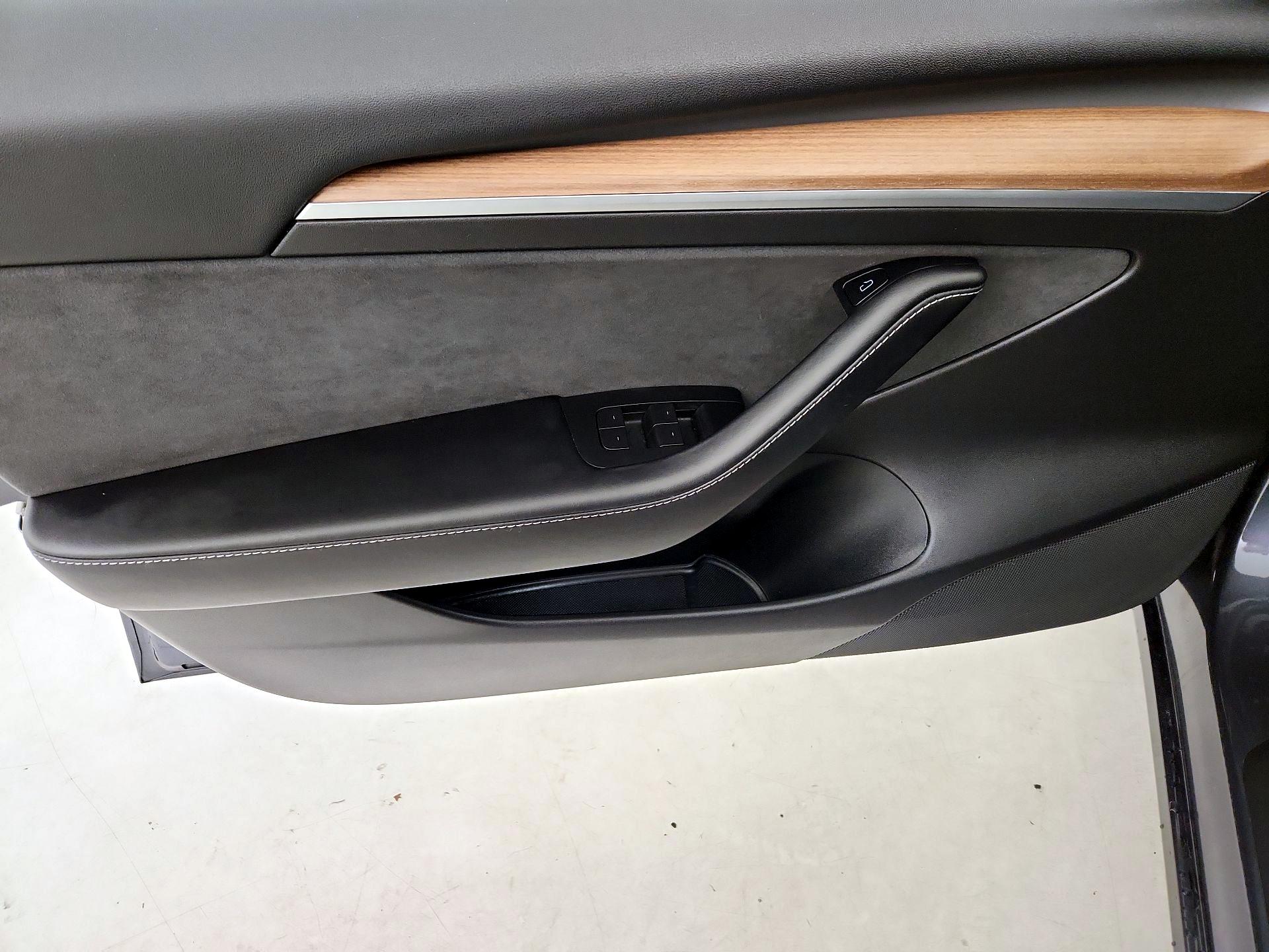 Thumbnail: 2022 Tesla Model 3 - 12