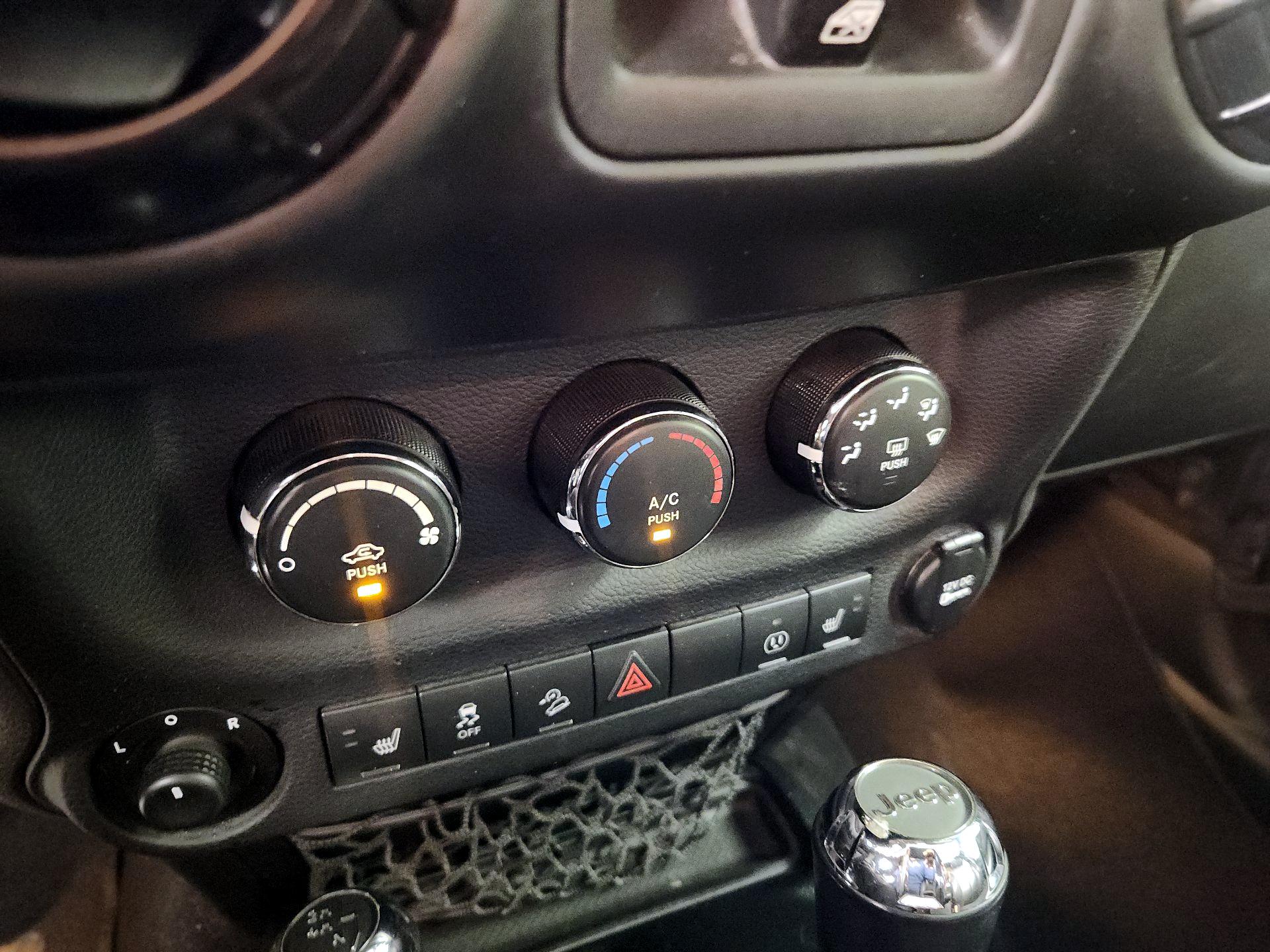 Thumbnail: 2017 Jeep Wrangler - 15