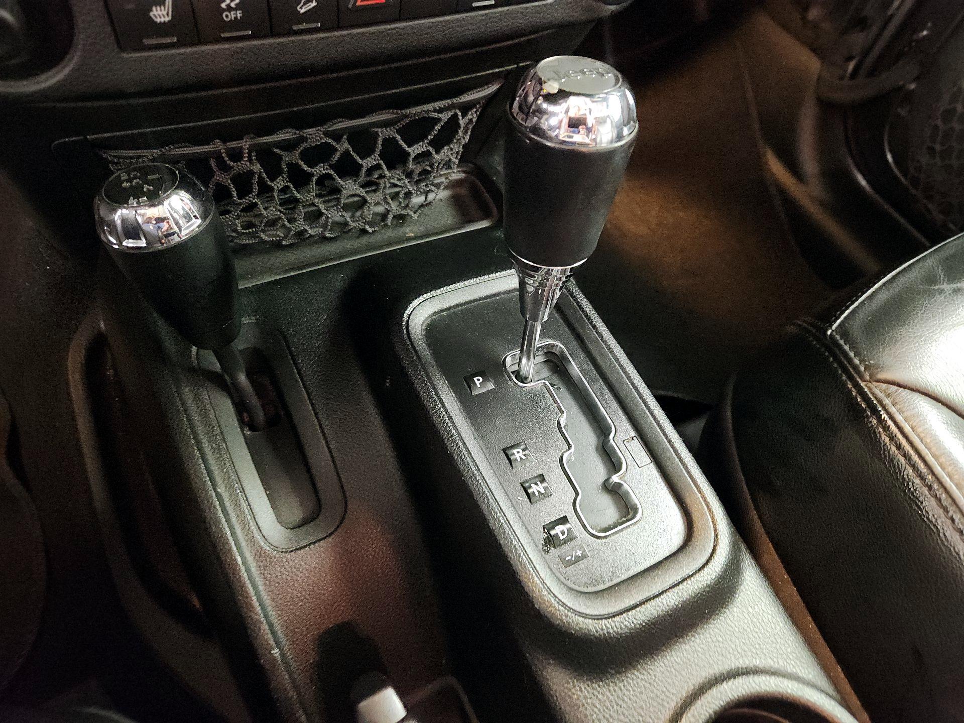 Thumbnail: 2017 Jeep Wrangler - 16