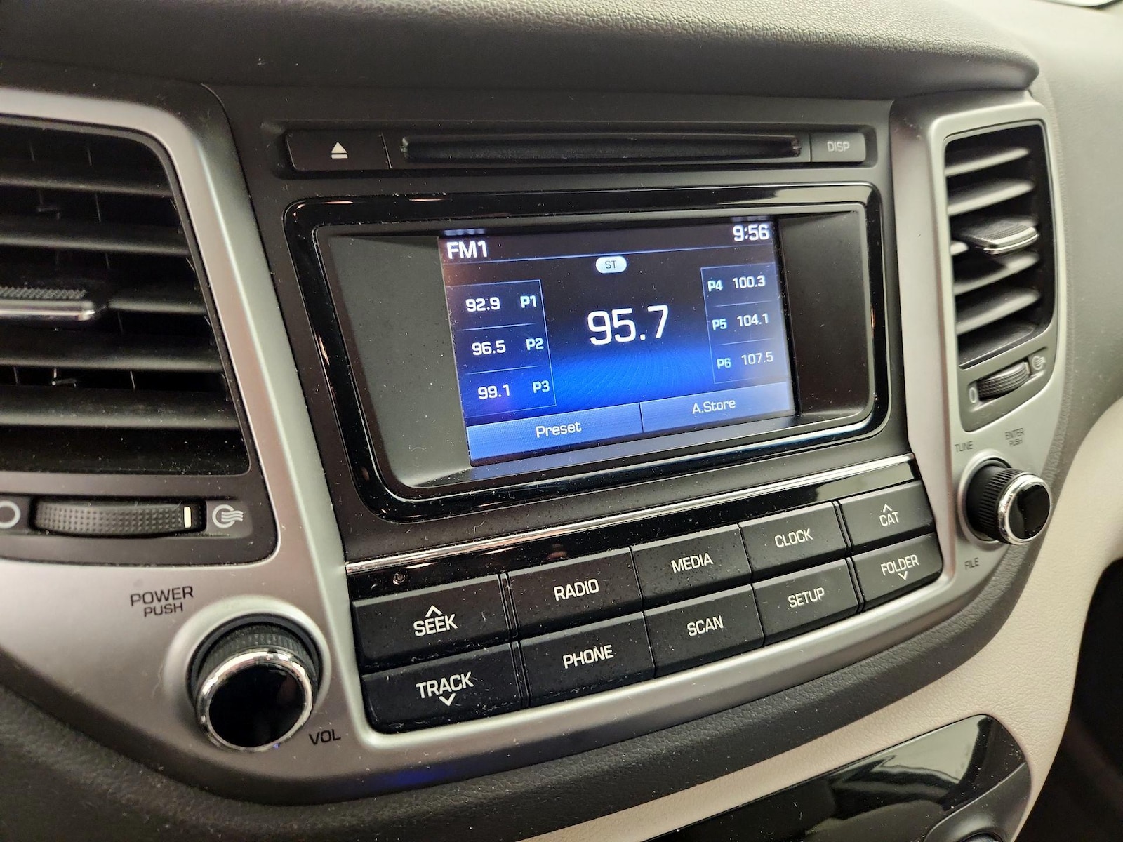 2017 Hyundai Tucson SE - Photo 16
