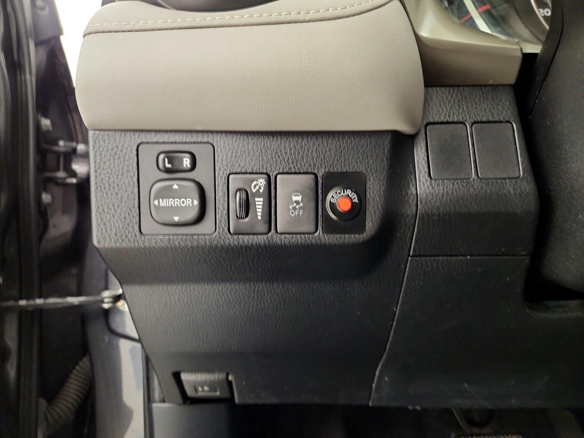 Thumbnail: 2015 Toyota RAV4 - 13