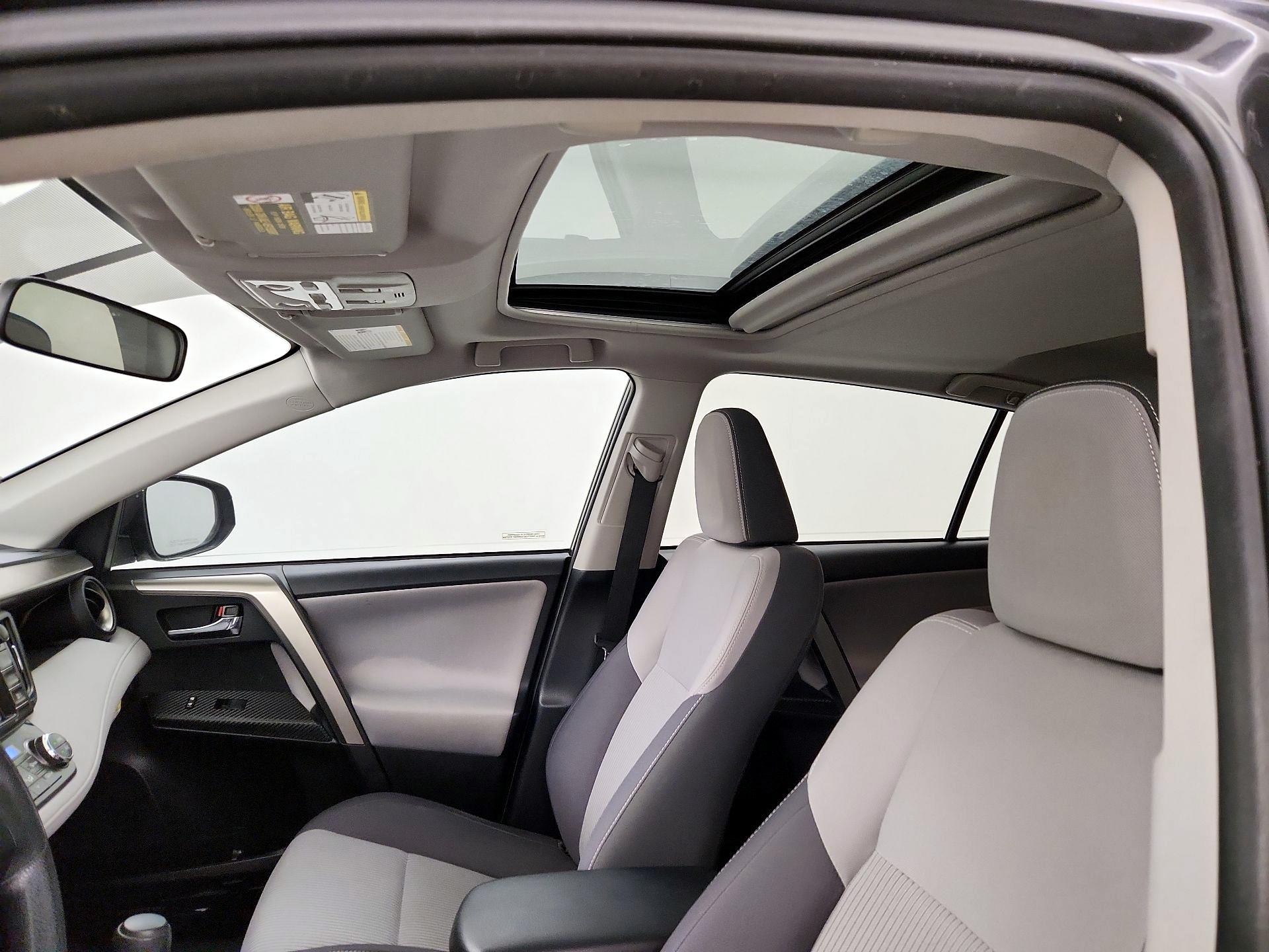 Thumbnail: 2015 Toyota RAV4 - 19