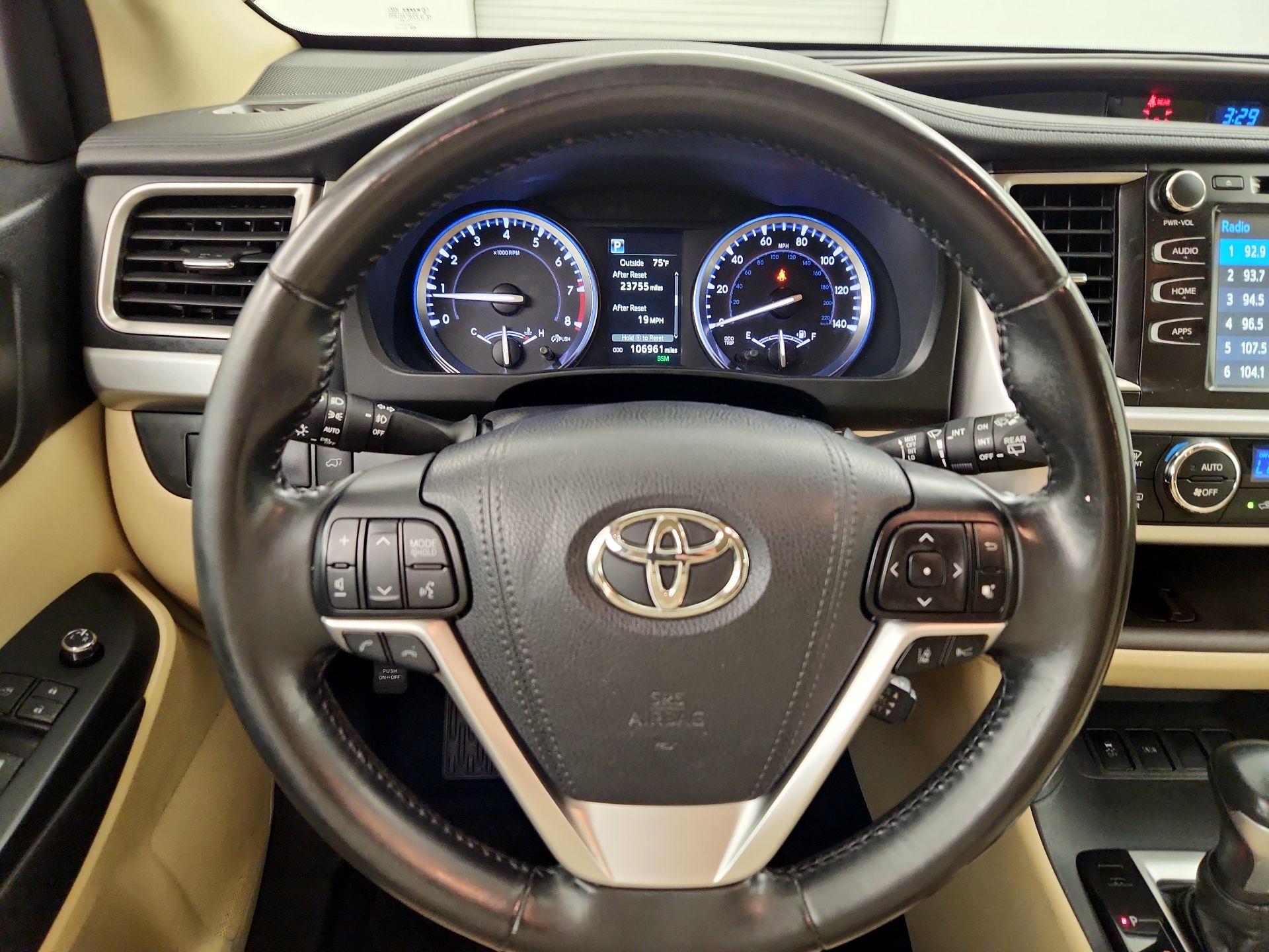 Thumbnail: 2017 Toyota Highlander - 10