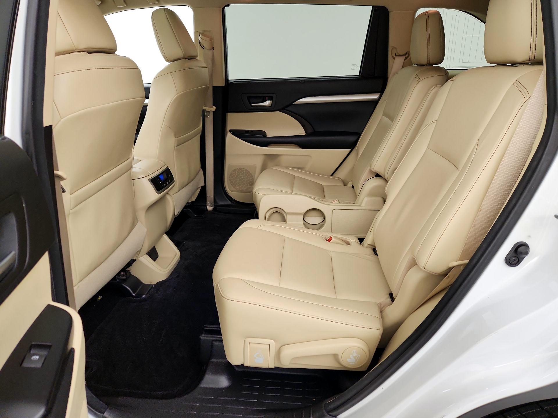 Thumbnail: 2017 Toyota Highlander - 20