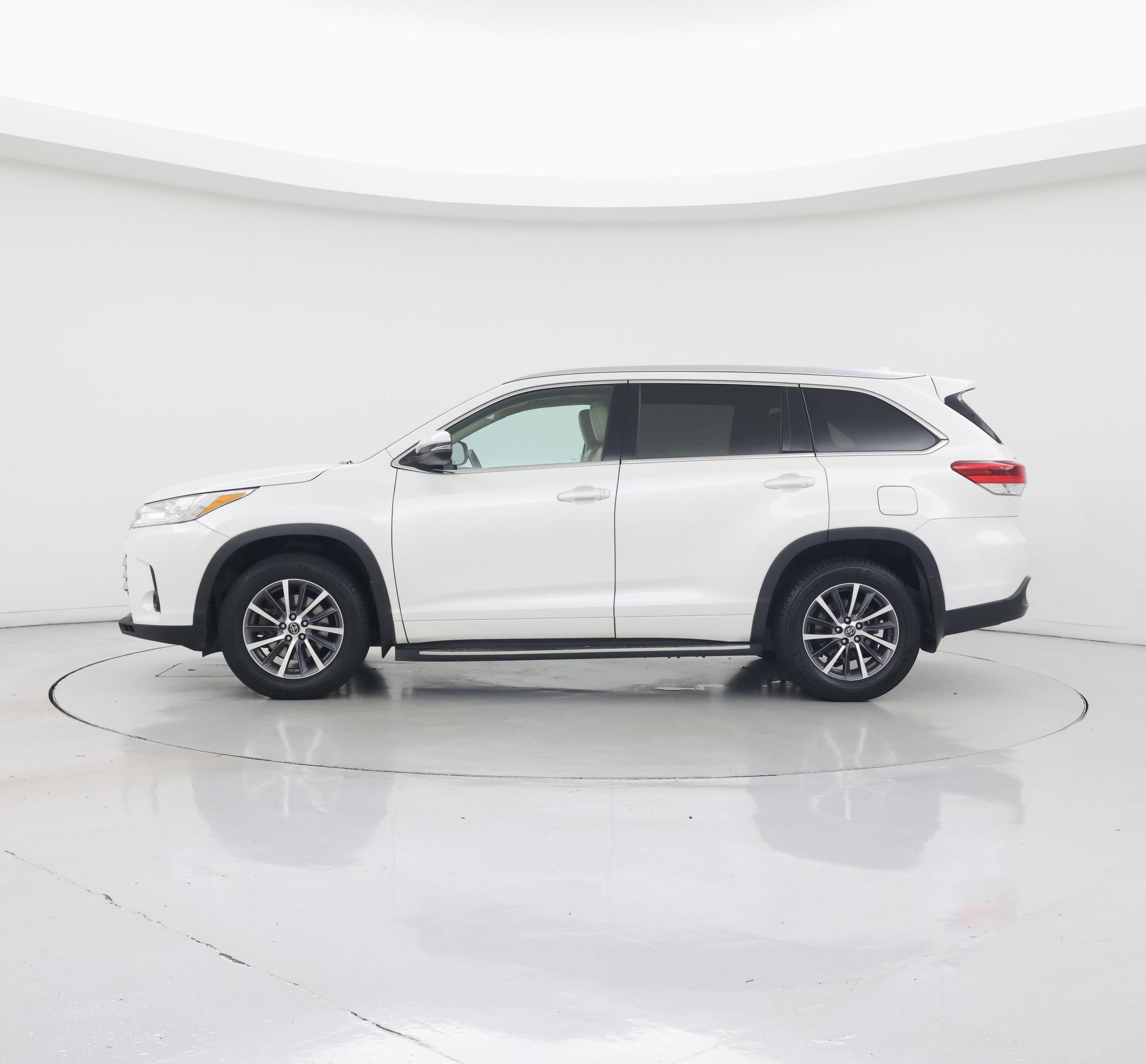 Thumbnail: 2017 Toyota Highlander - 3