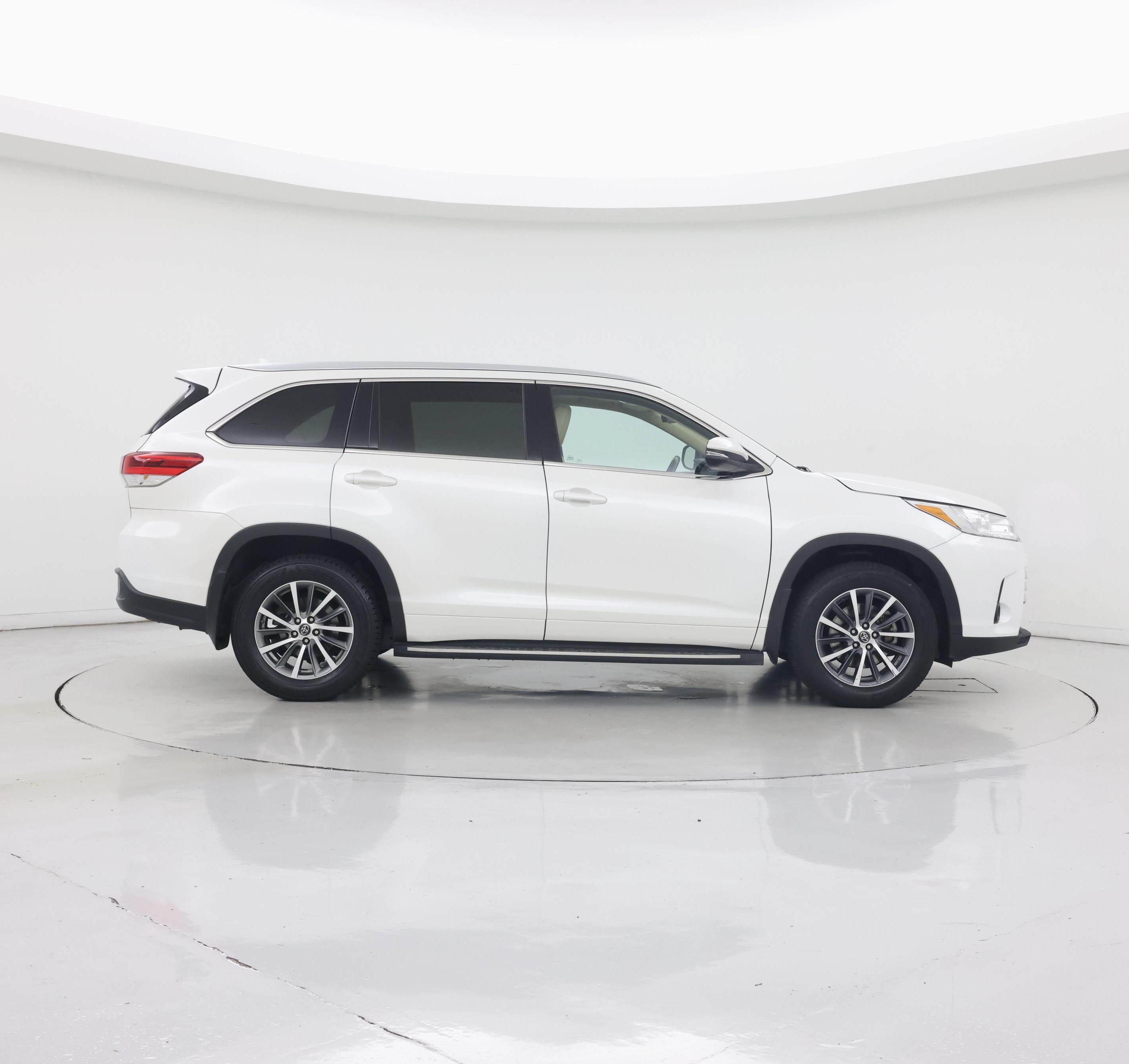 Thumbnail: 2017 Toyota Highlander - 7