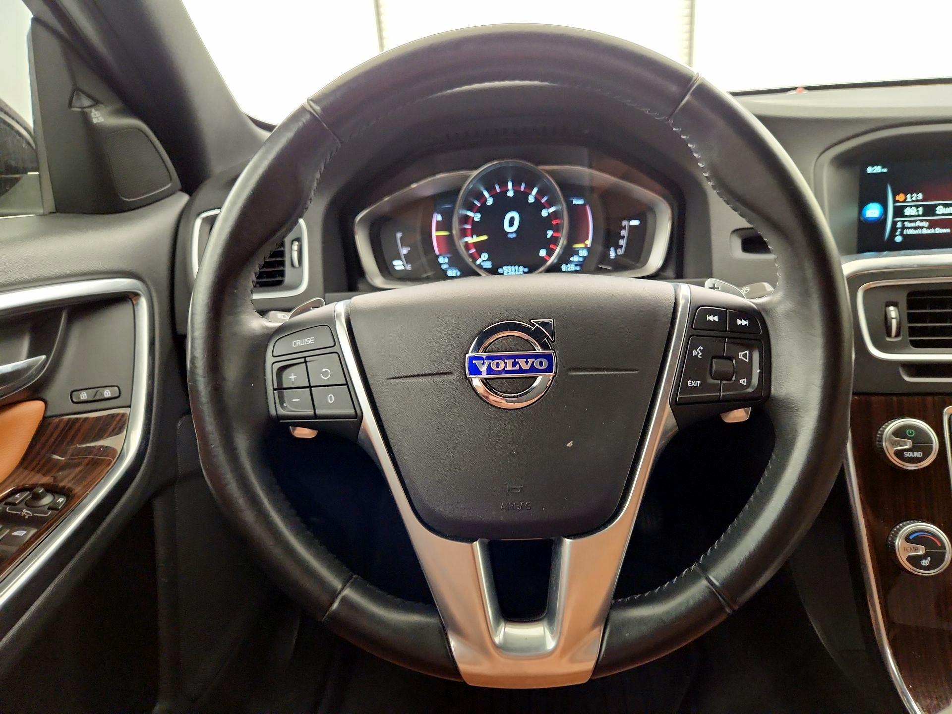 Thumbnail: 2015 Volvo S60 - 10