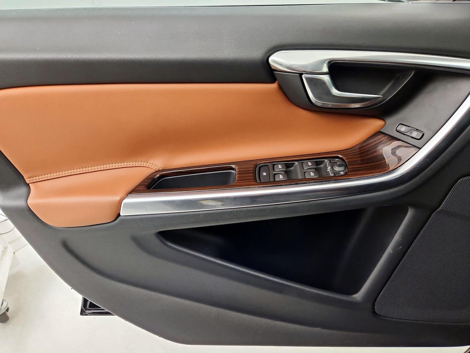 Thumbnail: 2015 Volvo S60 - 12
