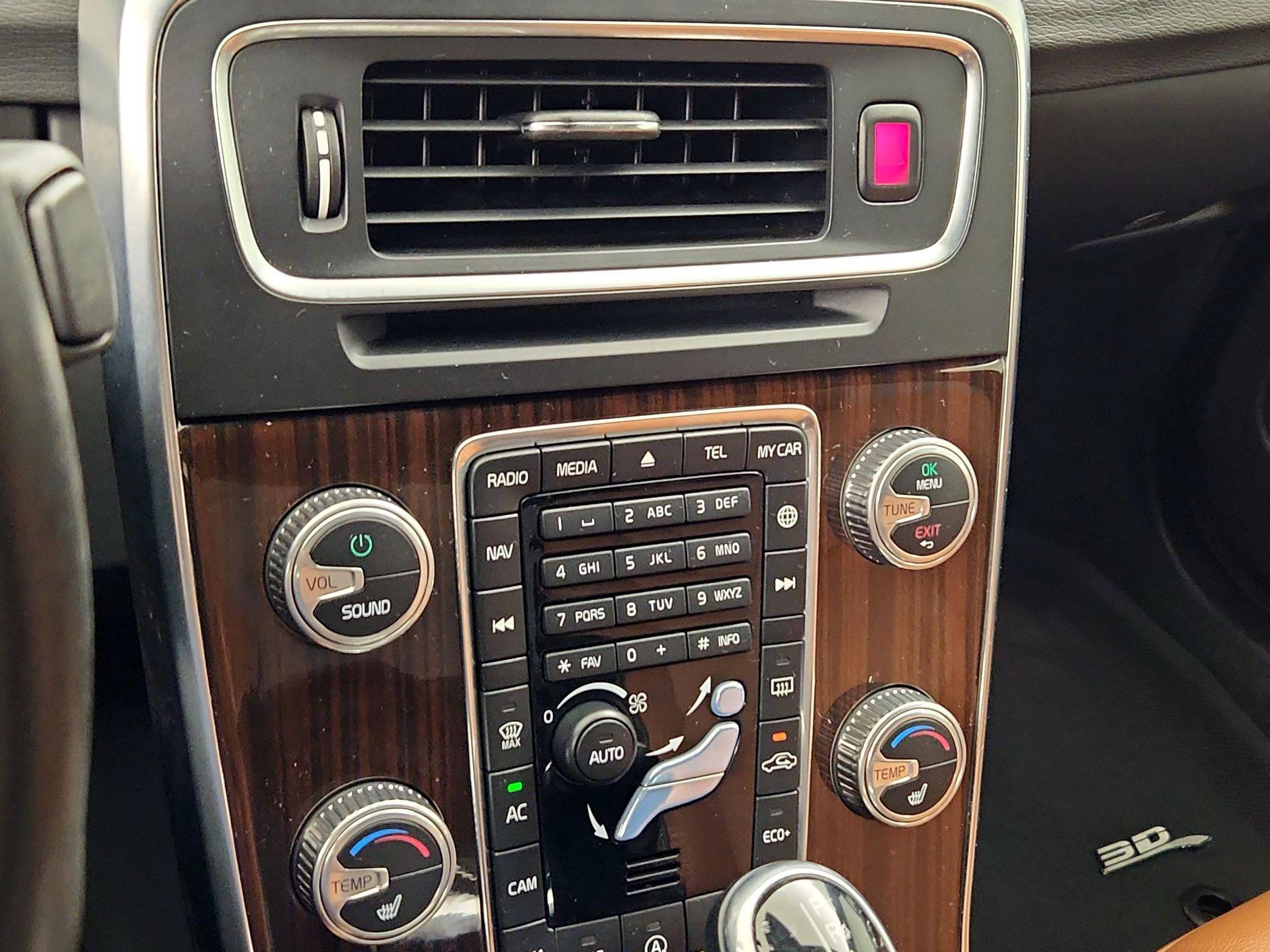 Thumbnail: 2015 Volvo S60 - 17