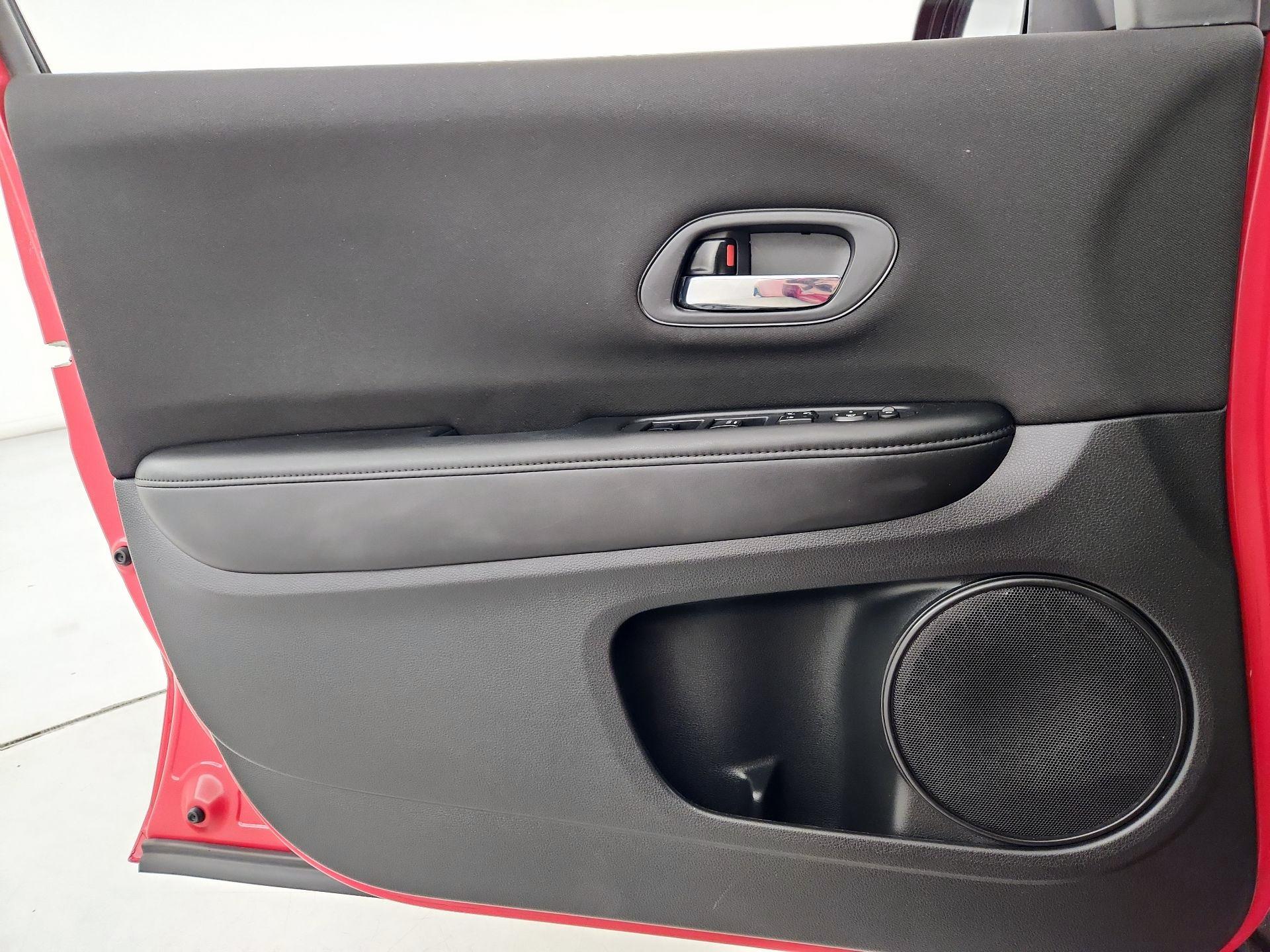 Thumbnail: 2016 Honda HR-V - 12