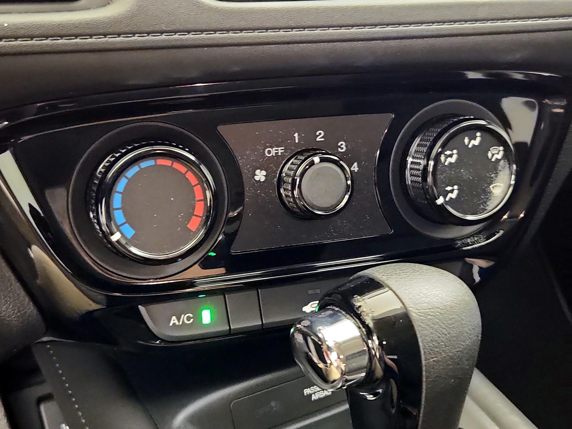 Thumbnail: 2016 Honda HR-V - 16