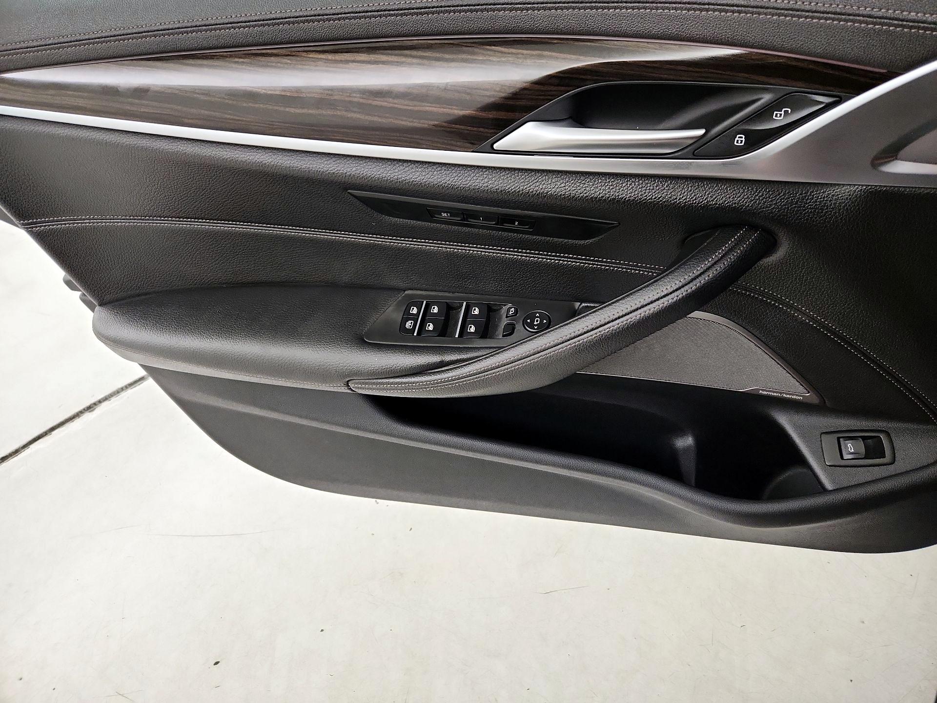 Thumbnail: 2021 BMW 5 Series - 12