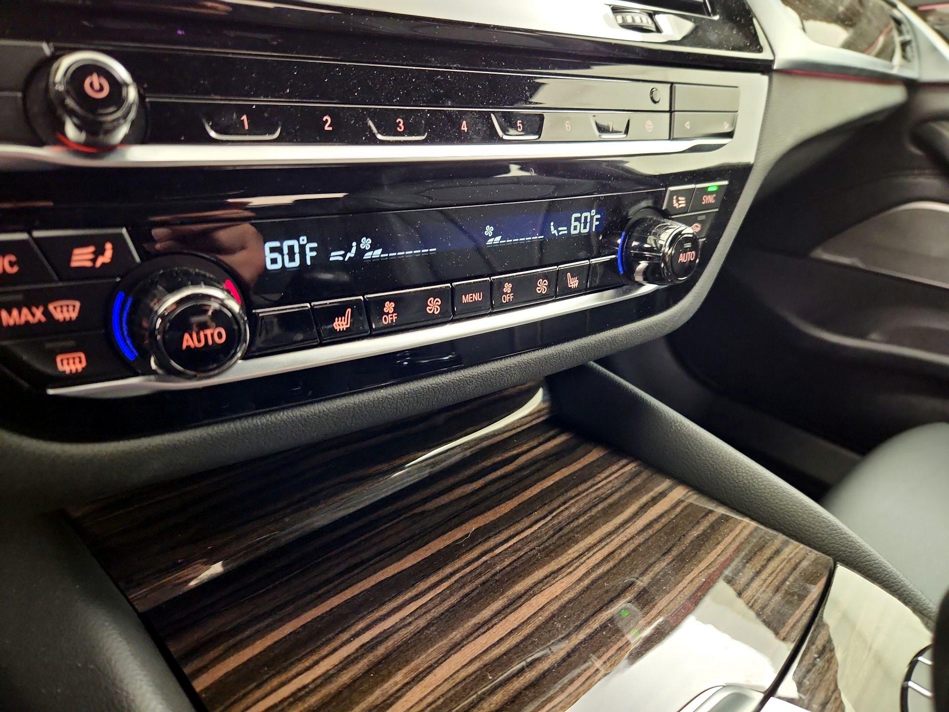 Thumbnail: 2021 BMW 5 Series - 17