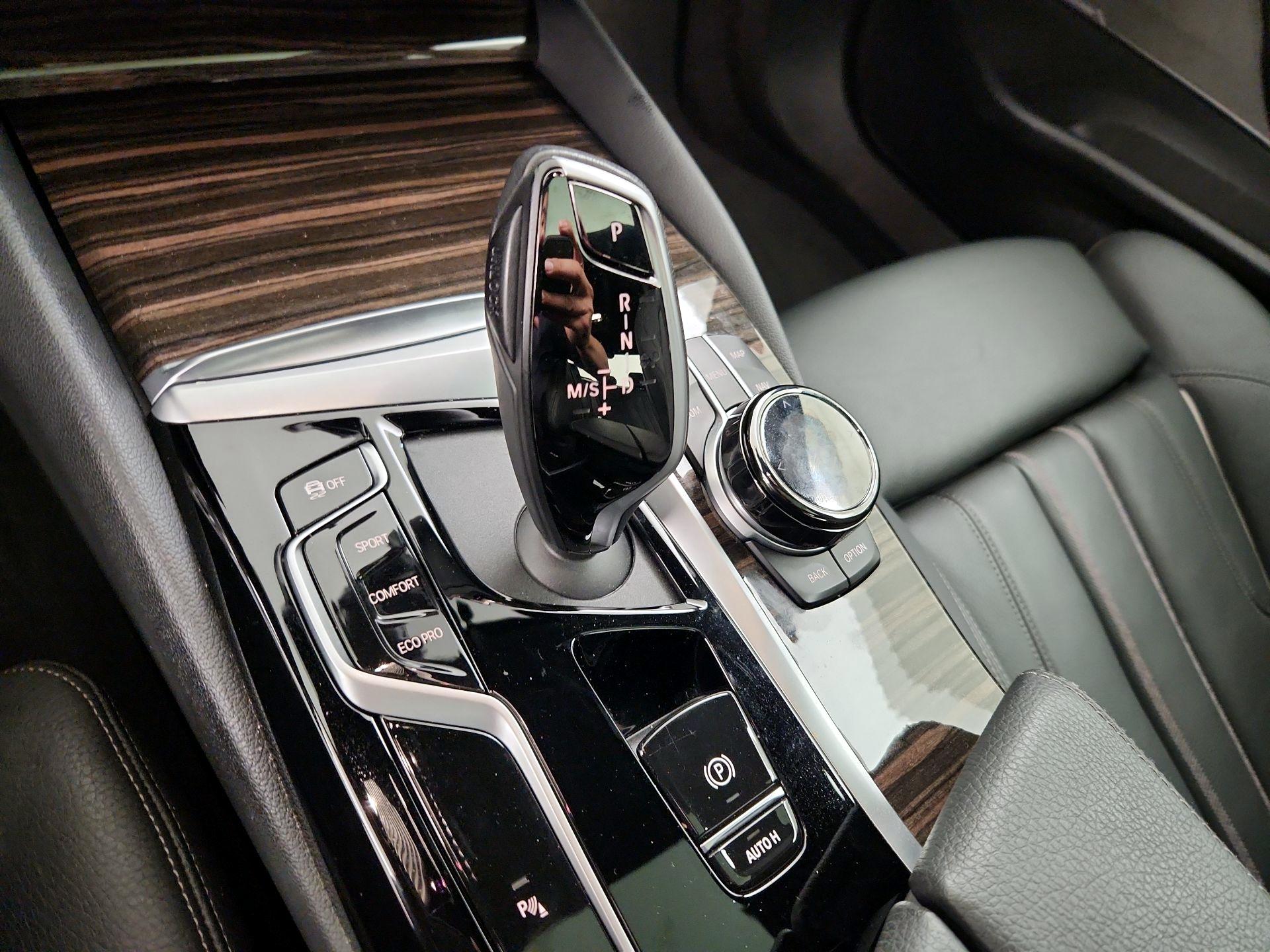 Thumbnail: 2021 BMW 5 Series - 18