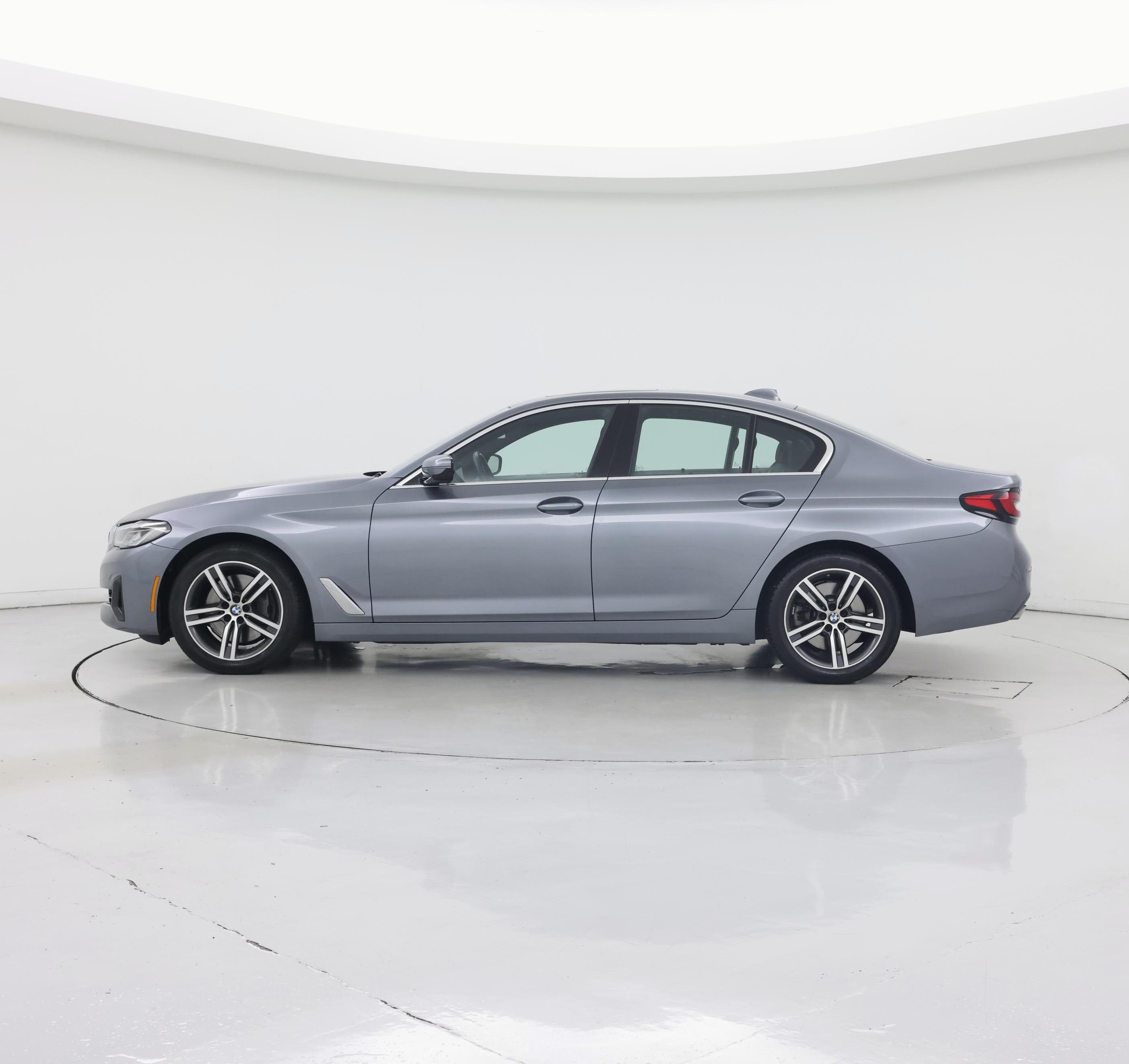 Thumbnail: 2021 BMW 5 Series - 3