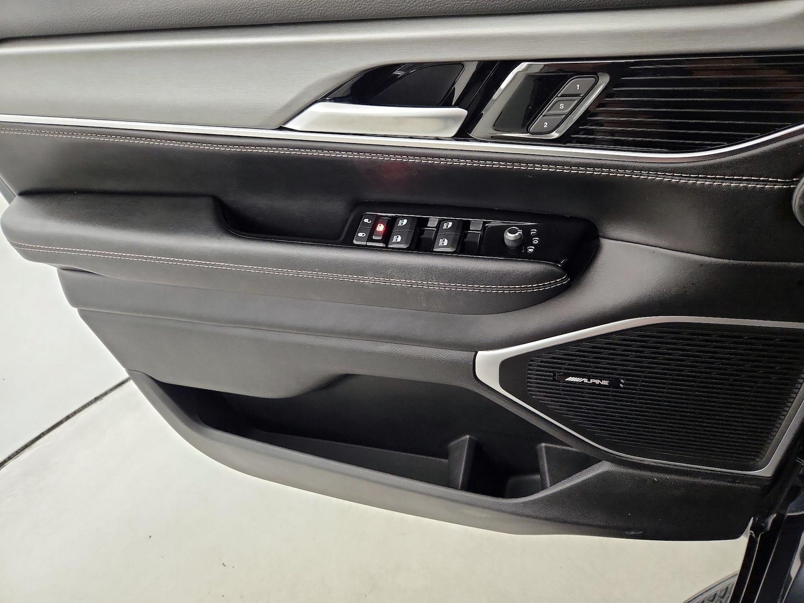 2023 Jeep Wagoneer Series II - Photo 13
