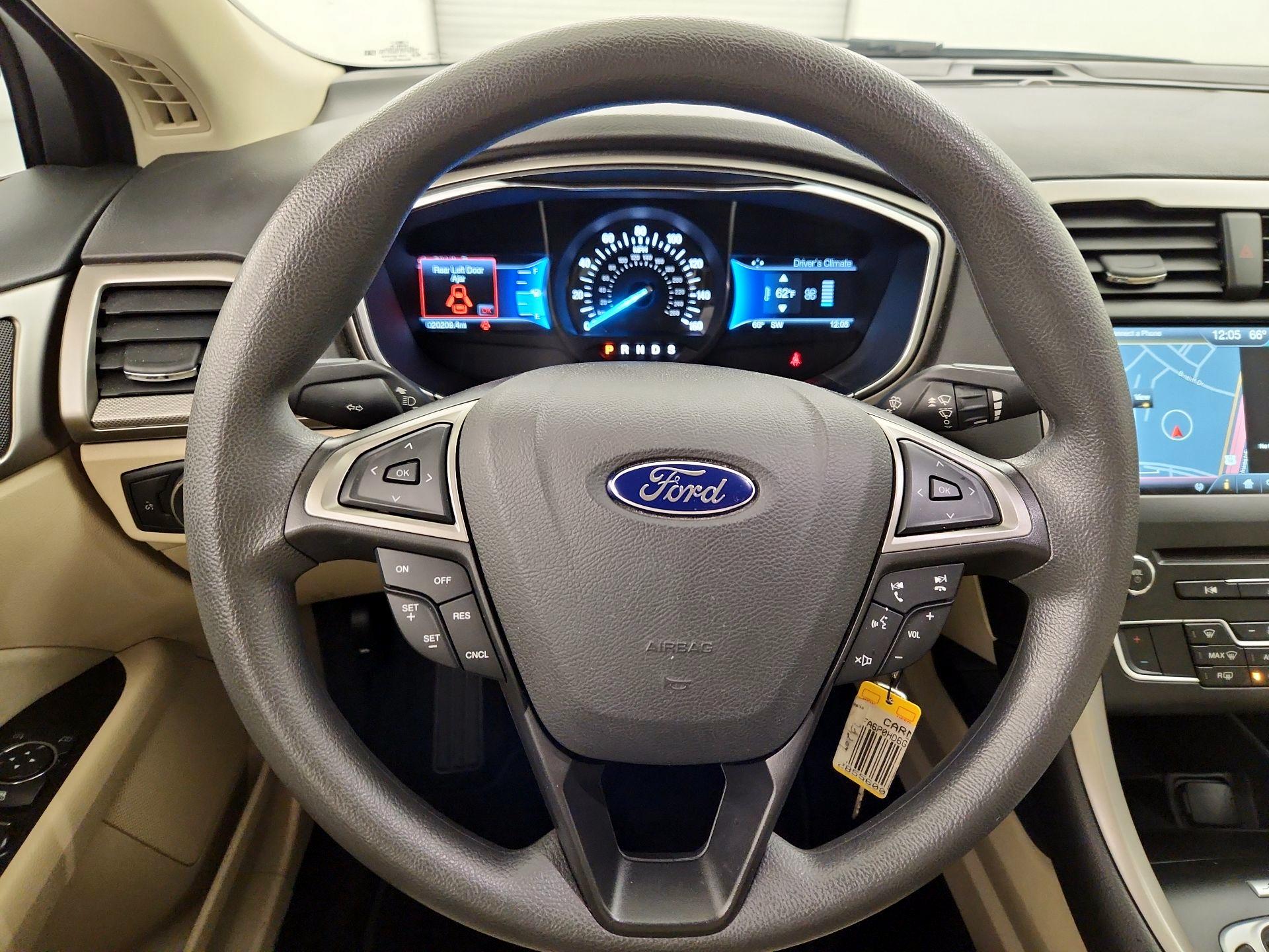 Thumbnail: 2016 Ford Fusion - 10