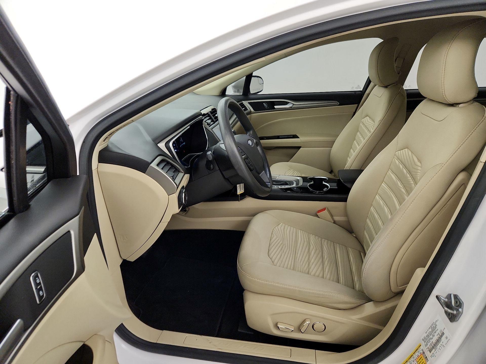 Thumbnail: 2016 Ford Fusion - 11