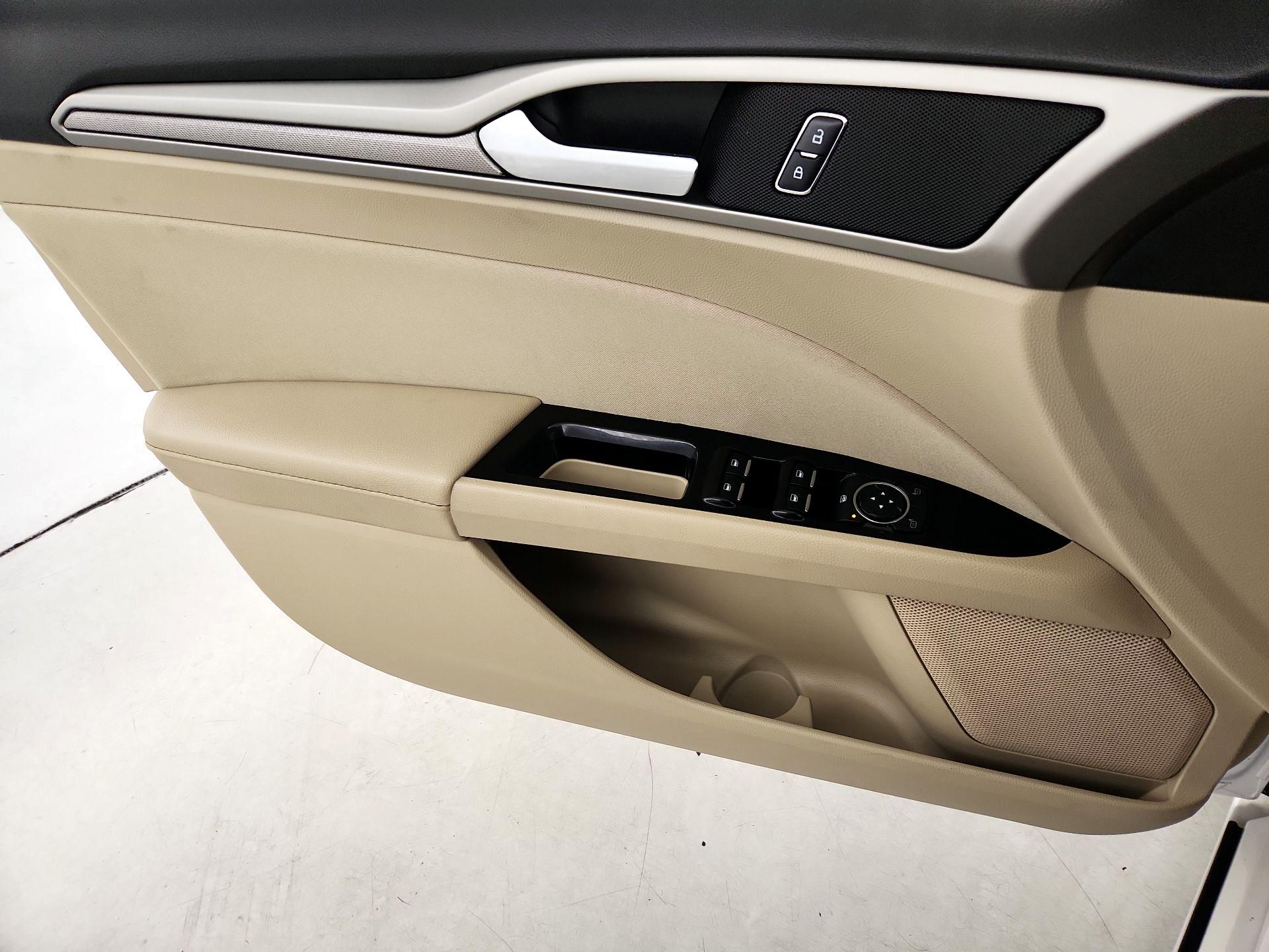 Thumbnail: 2016 Ford Fusion - 12