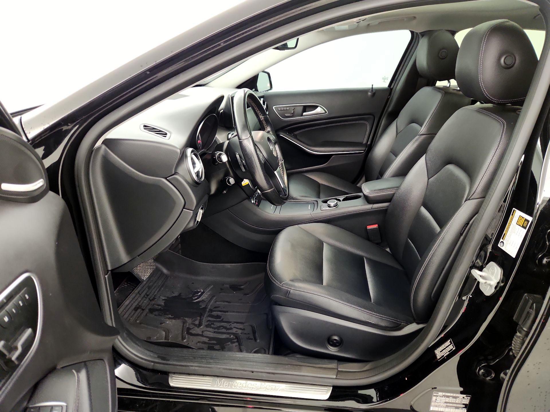 Thumbnail: 2015 Mercedes-Benz GLA - 11