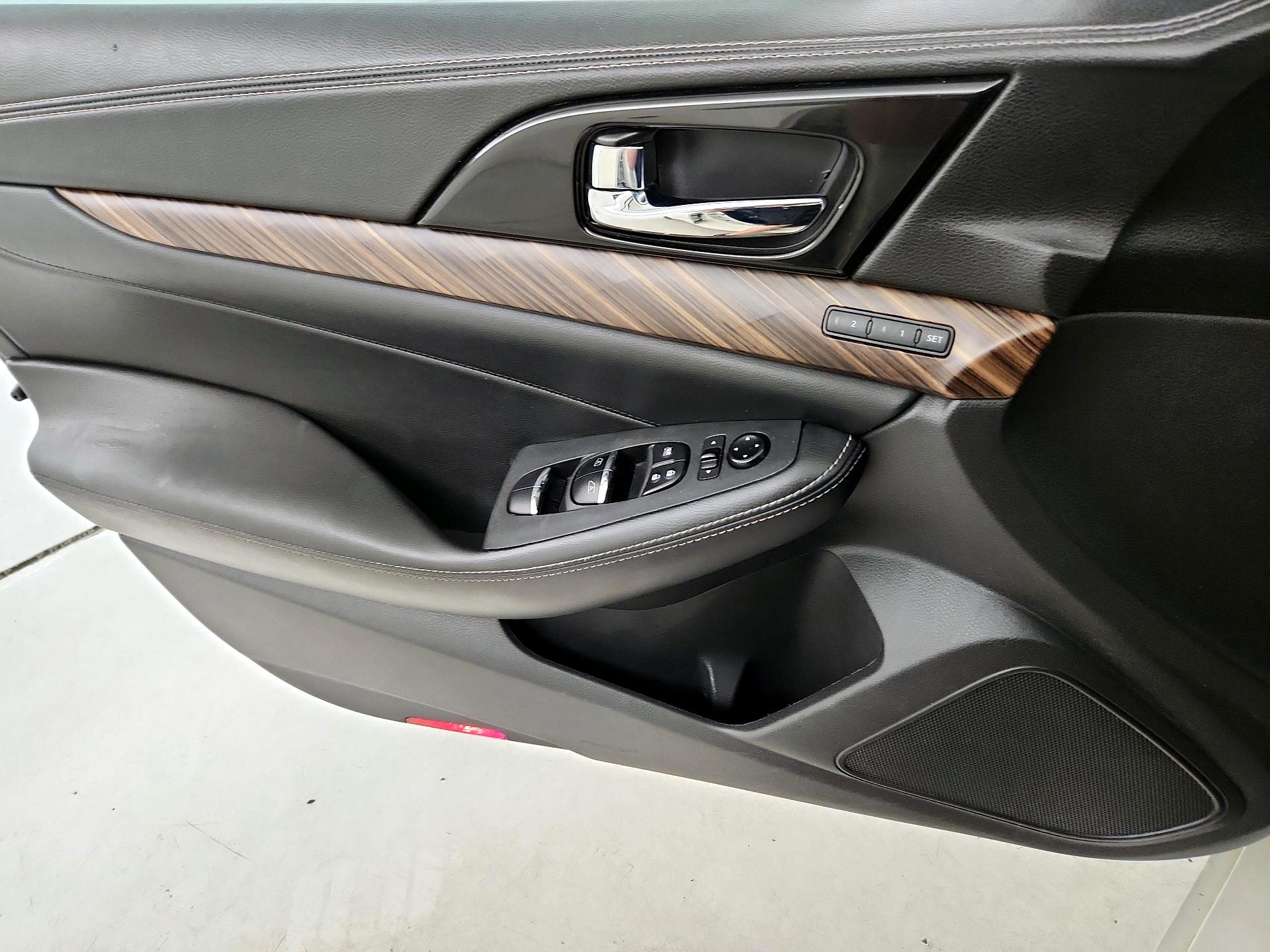 Thumbnail: 2016 Nissan Maxima - 12