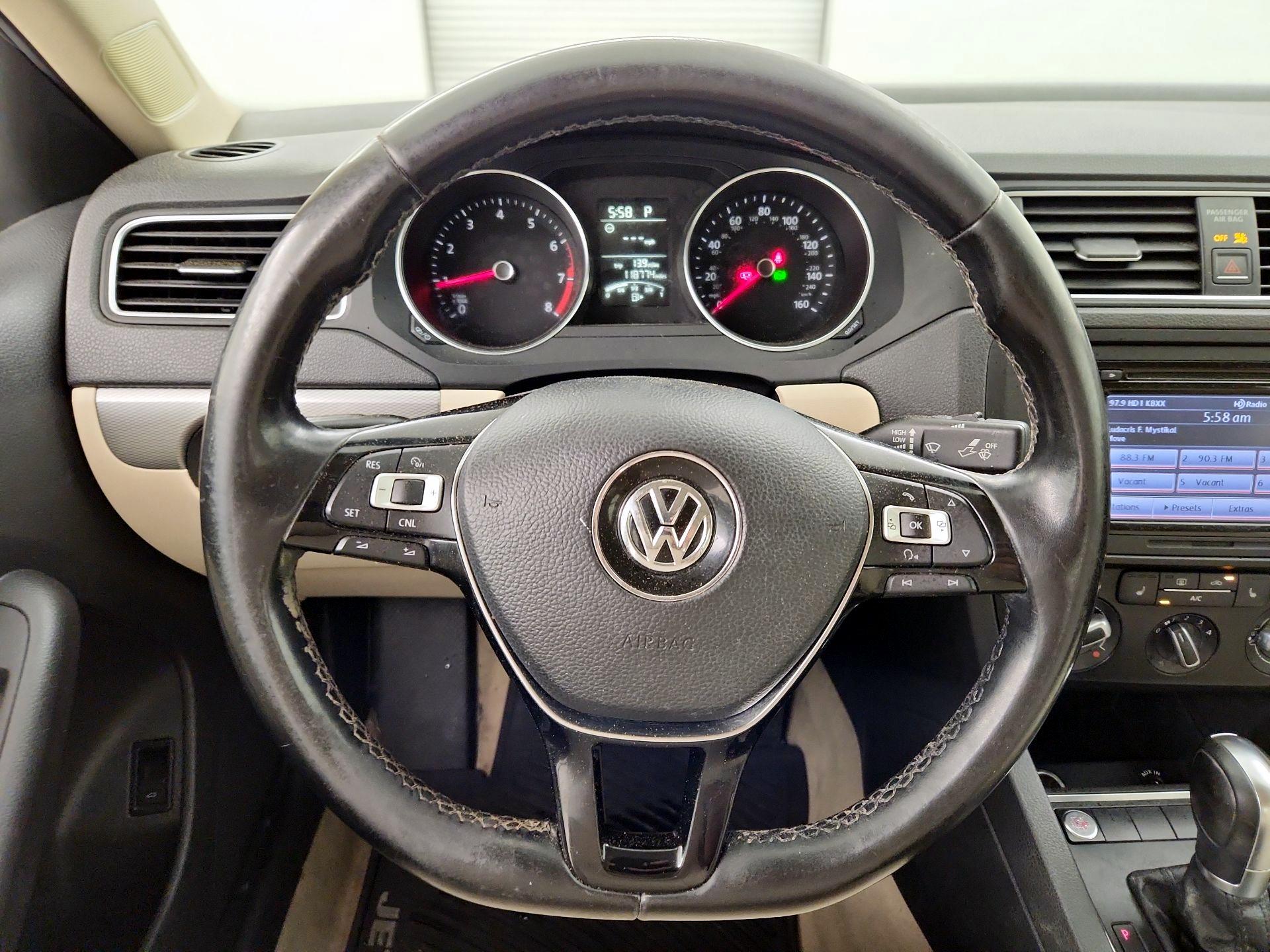 Thumbnail: 2015 Volkswagen Jetta - 10