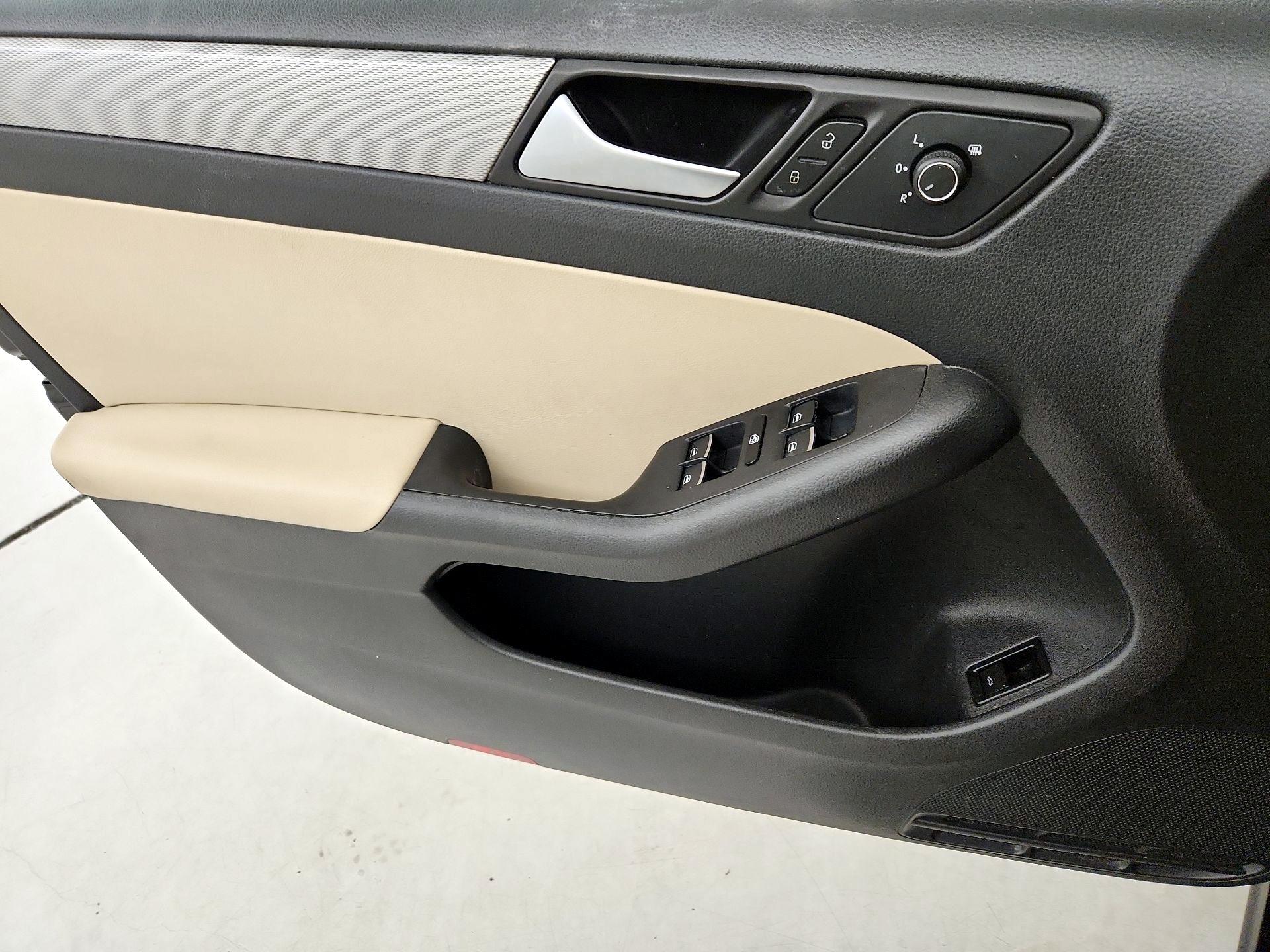 Thumbnail: 2015 Volkswagen Jetta - 12
