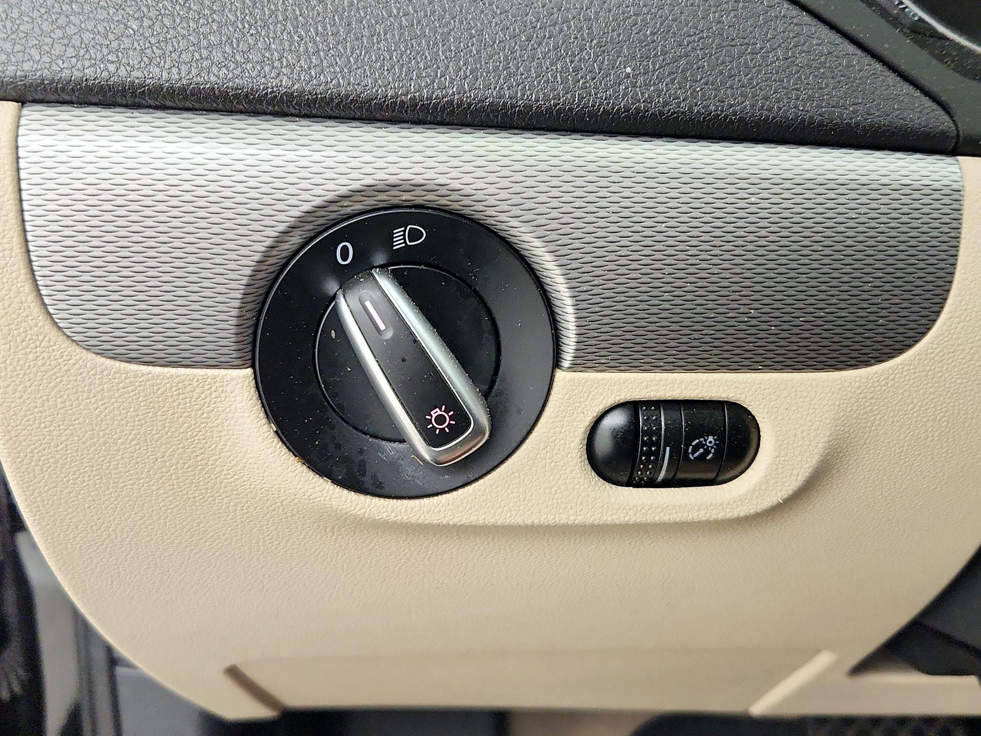 Thumbnail: 2015 Volkswagen Jetta - 13