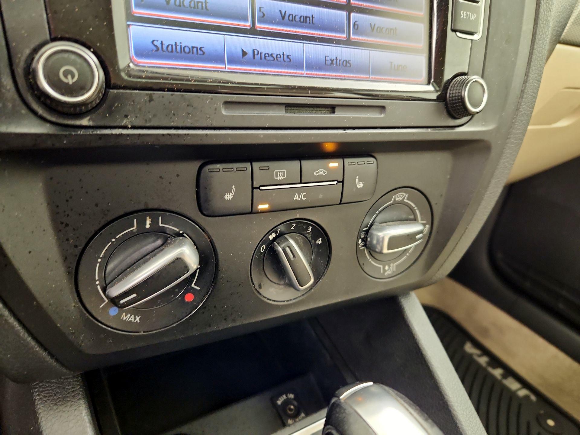Thumbnail: 2015 Volkswagen Jetta - 16