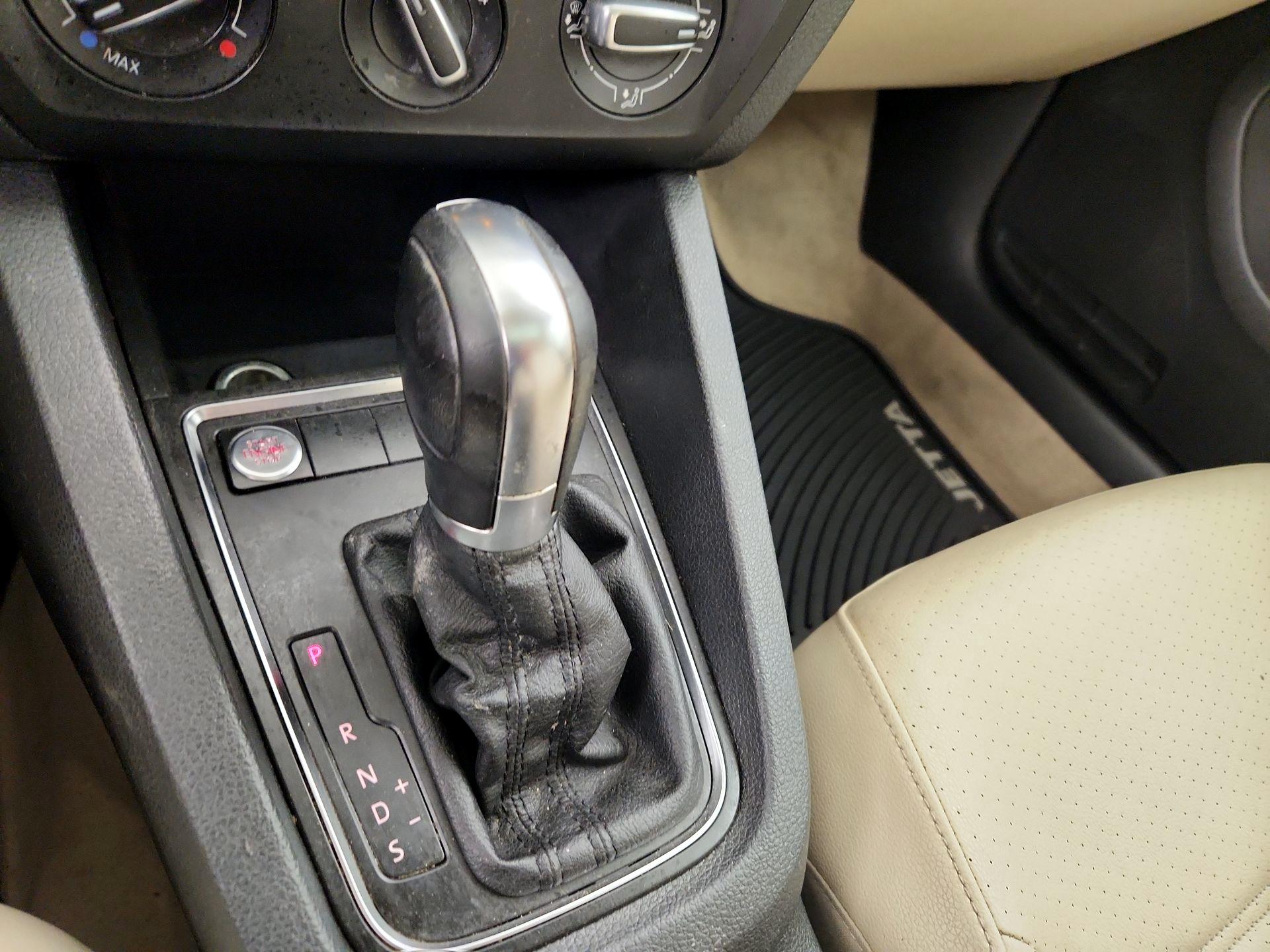 Thumbnail: 2015 Volkswagen Jetta - 17