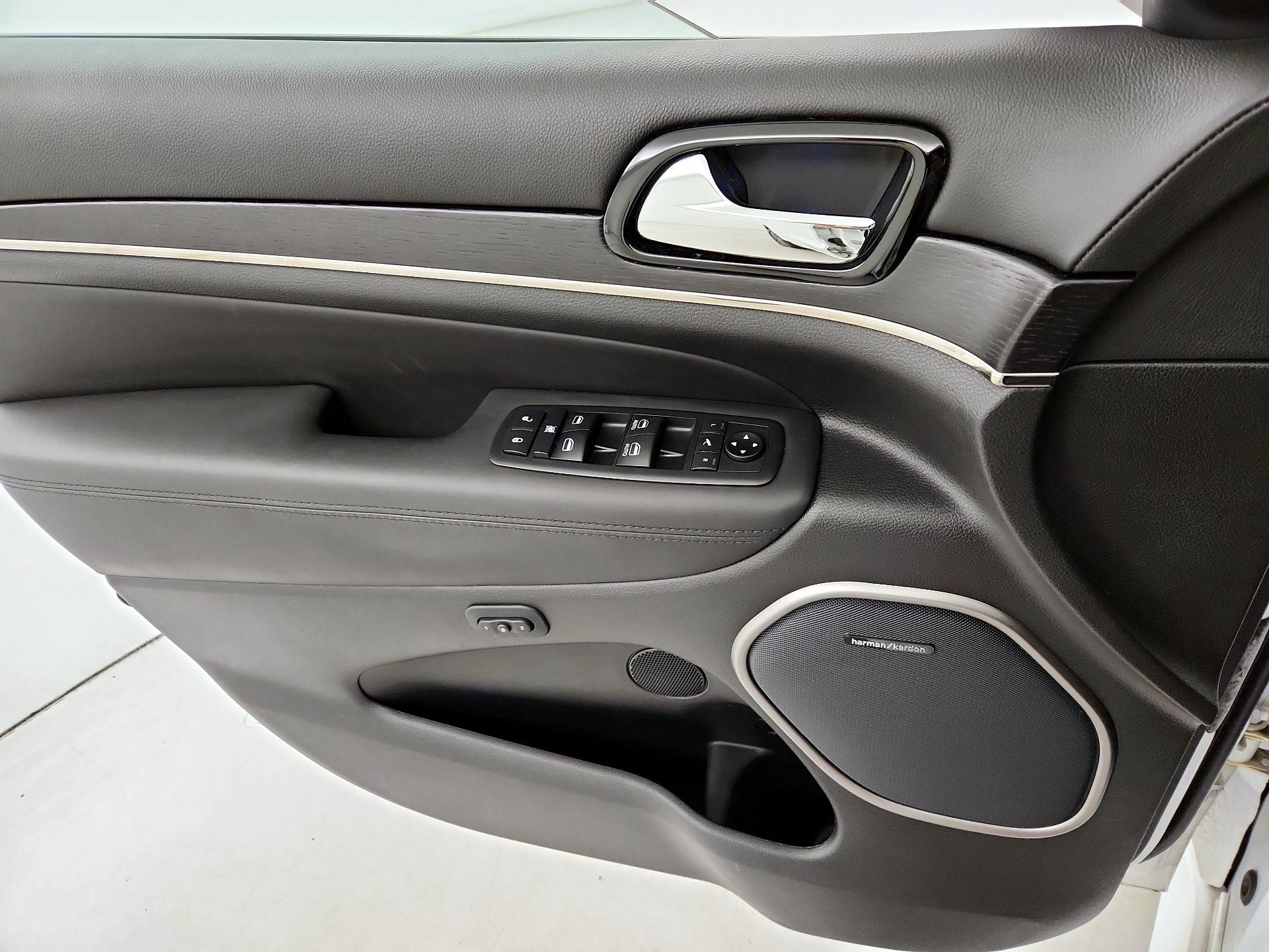 Thumbnail: 2020 Jeep Grand Cherokee - 12