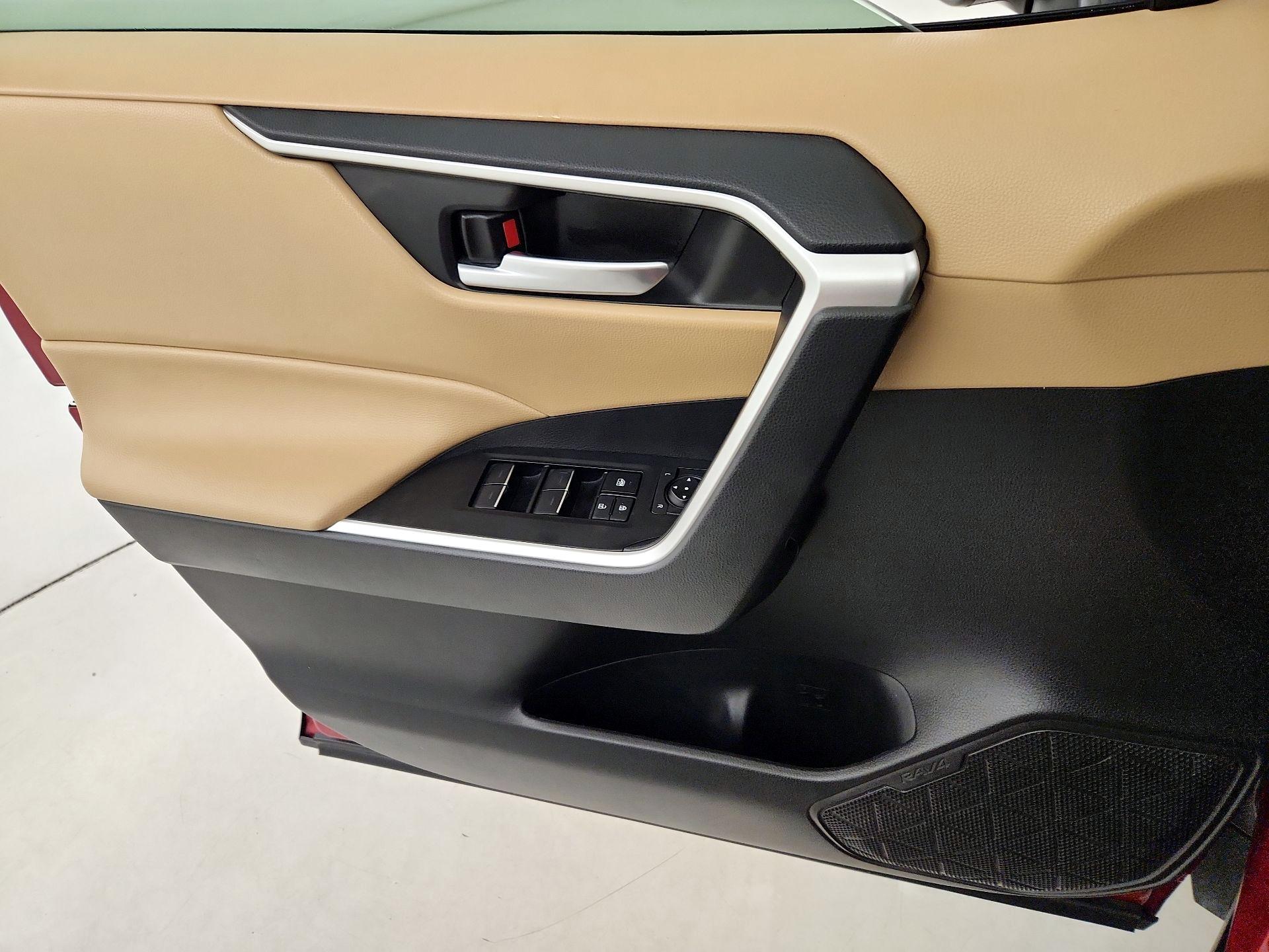 Thumbnail: 2025 Toyota RAV4 - 12