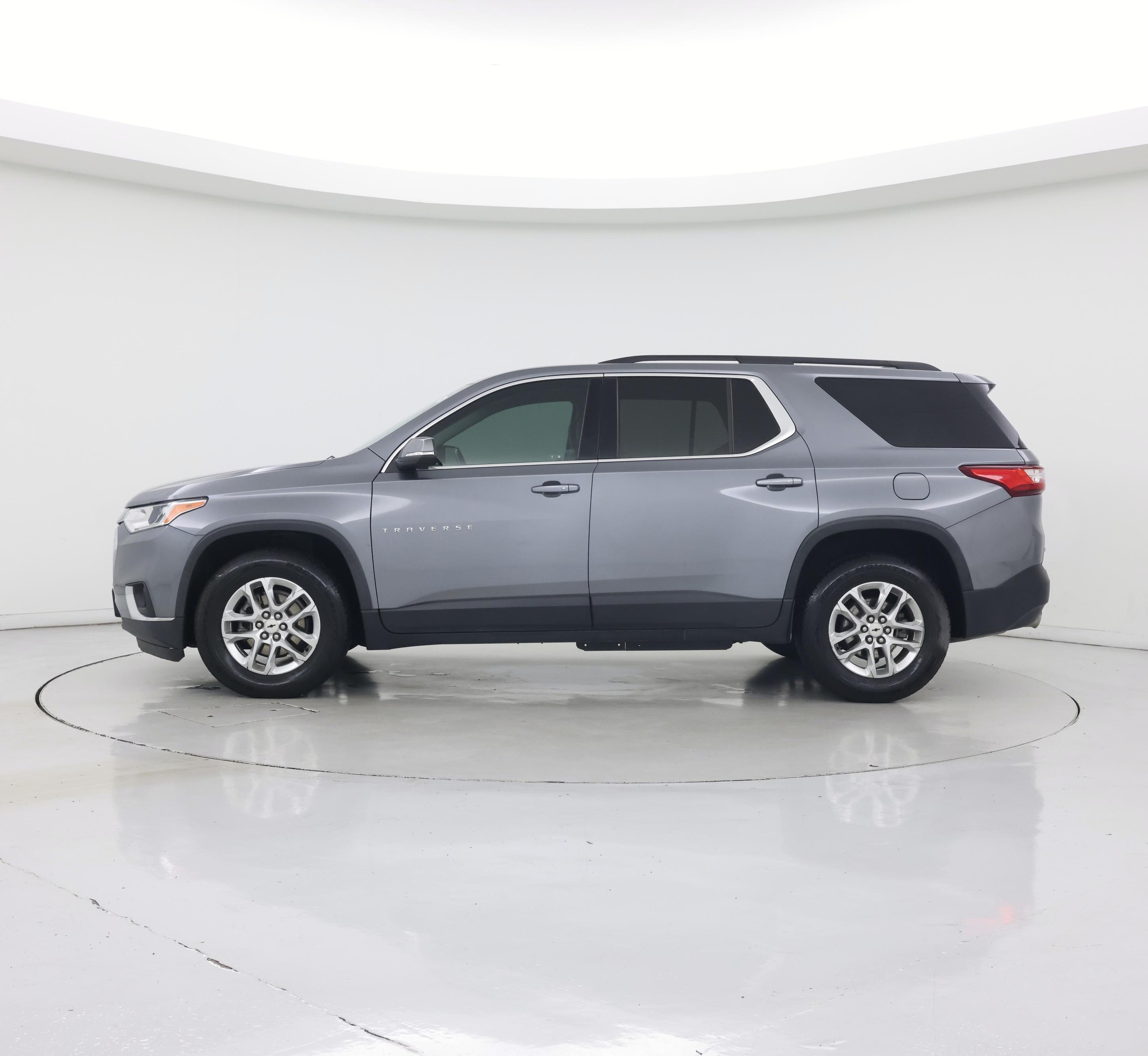 Thumbnail: 2021 Chevrolet Traverse - 3