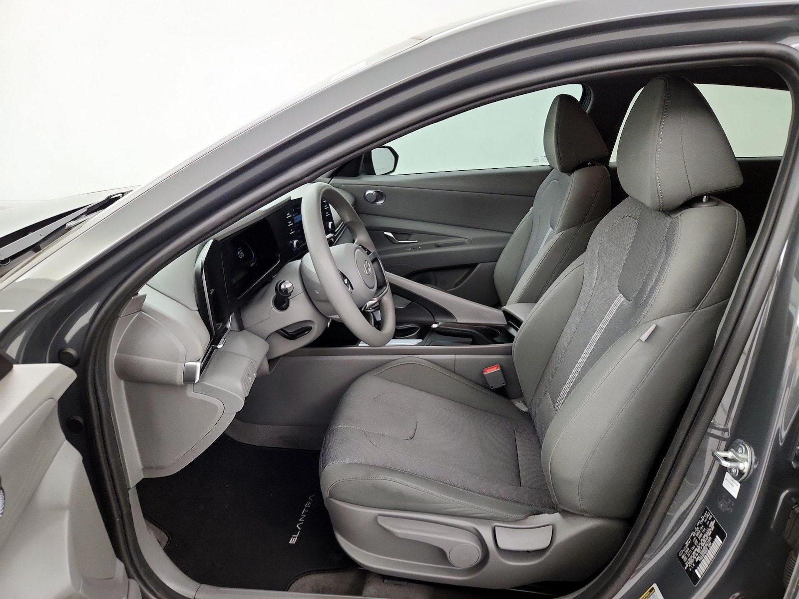 2024 Hyundai Elantra SE - Photo 12