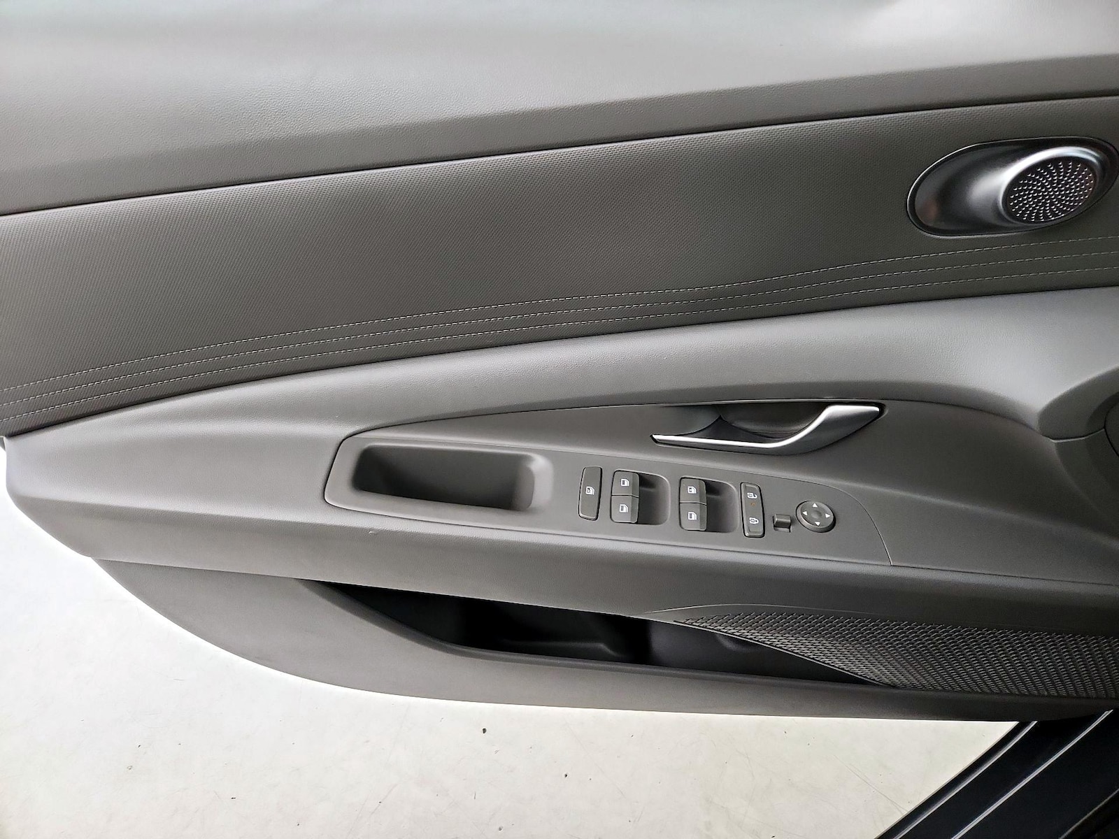 2024 Hyundai Elantra SE - Photo 13