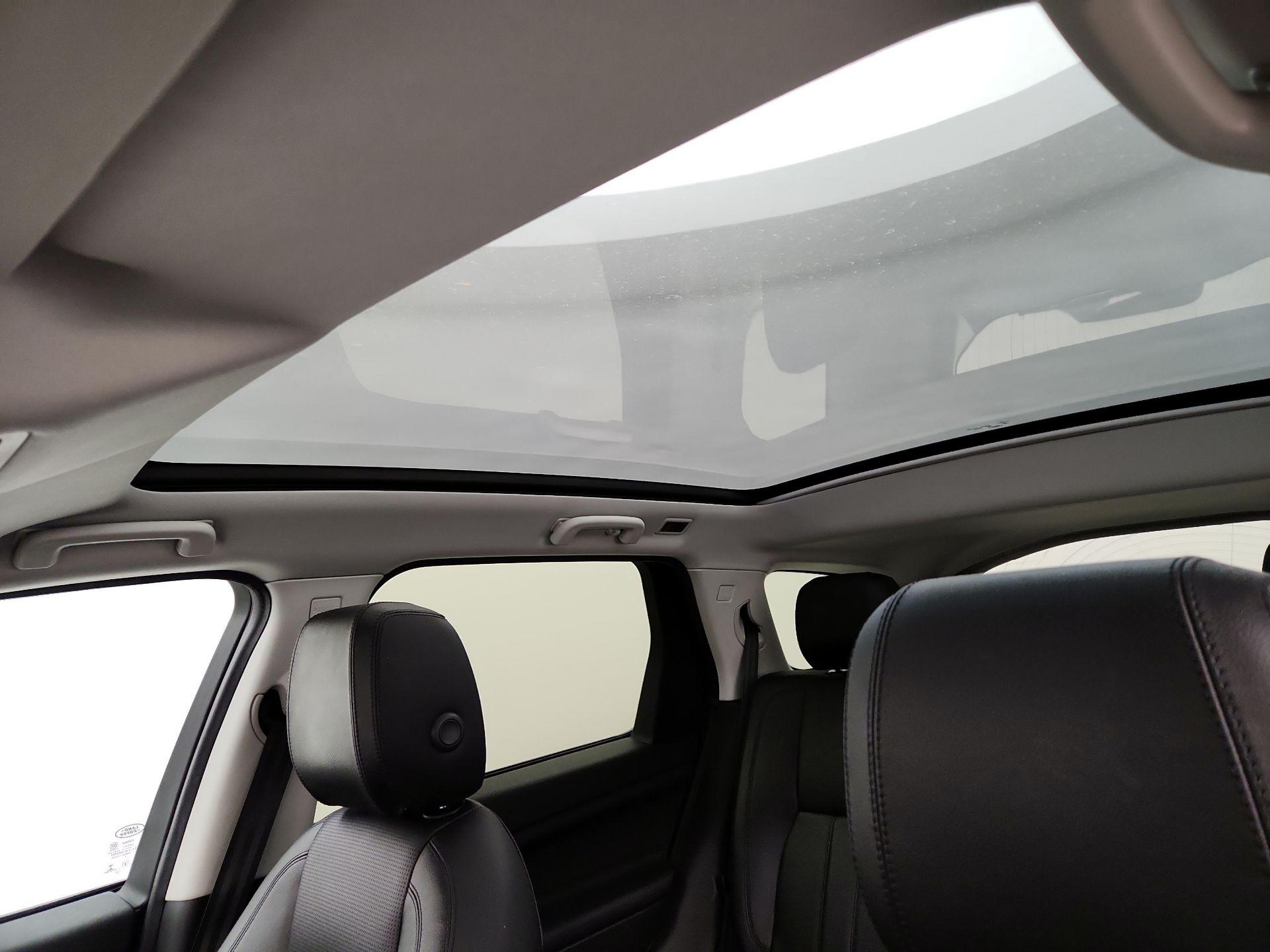 Thumbnail: 2017 Land Rover Discovery Sport - 20
