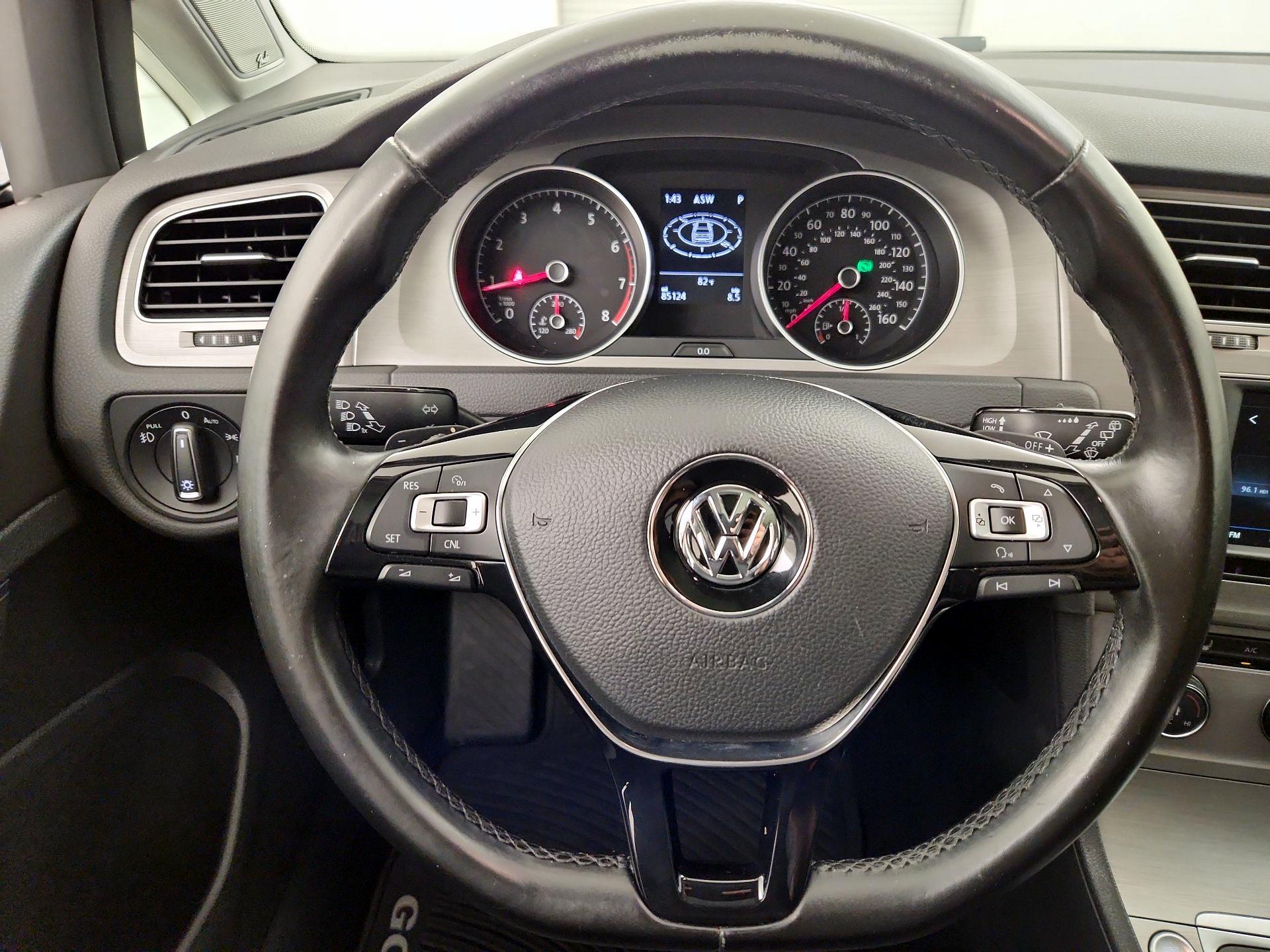 Thumbnail: 2017 Volkswagen Golf - 10