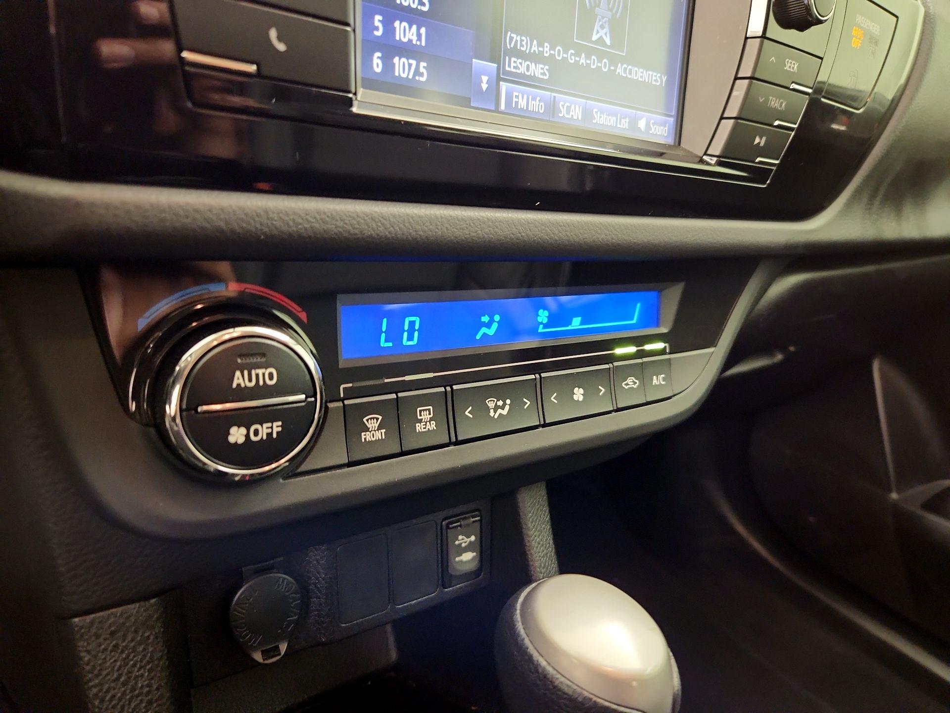Thumbnail: 2015 Toyota Corolla - 16