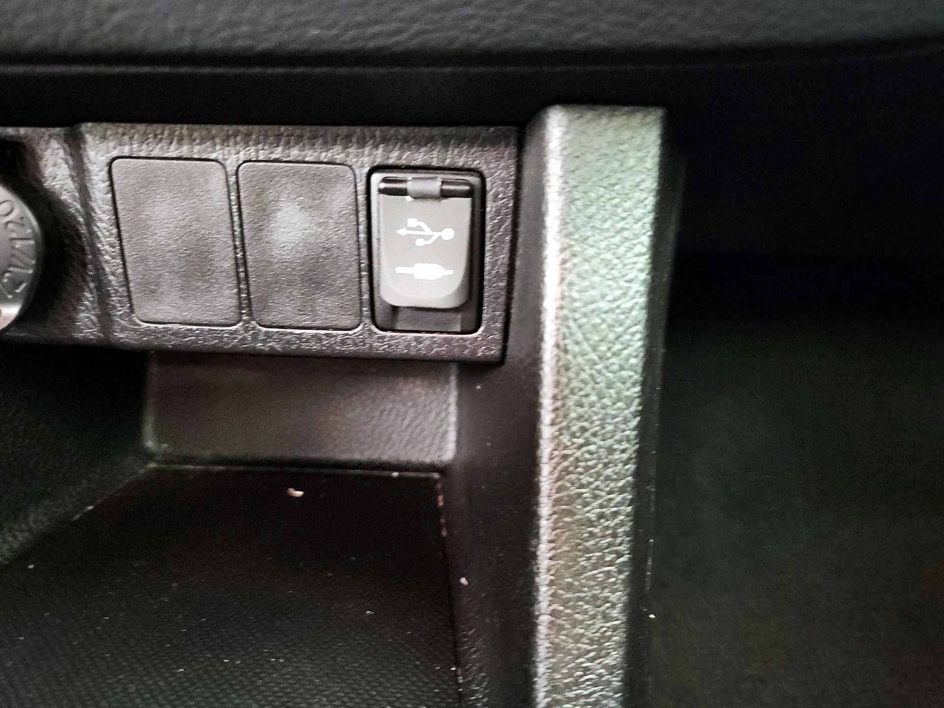 Thumbnail: 2015 Toyota Corolla - 18