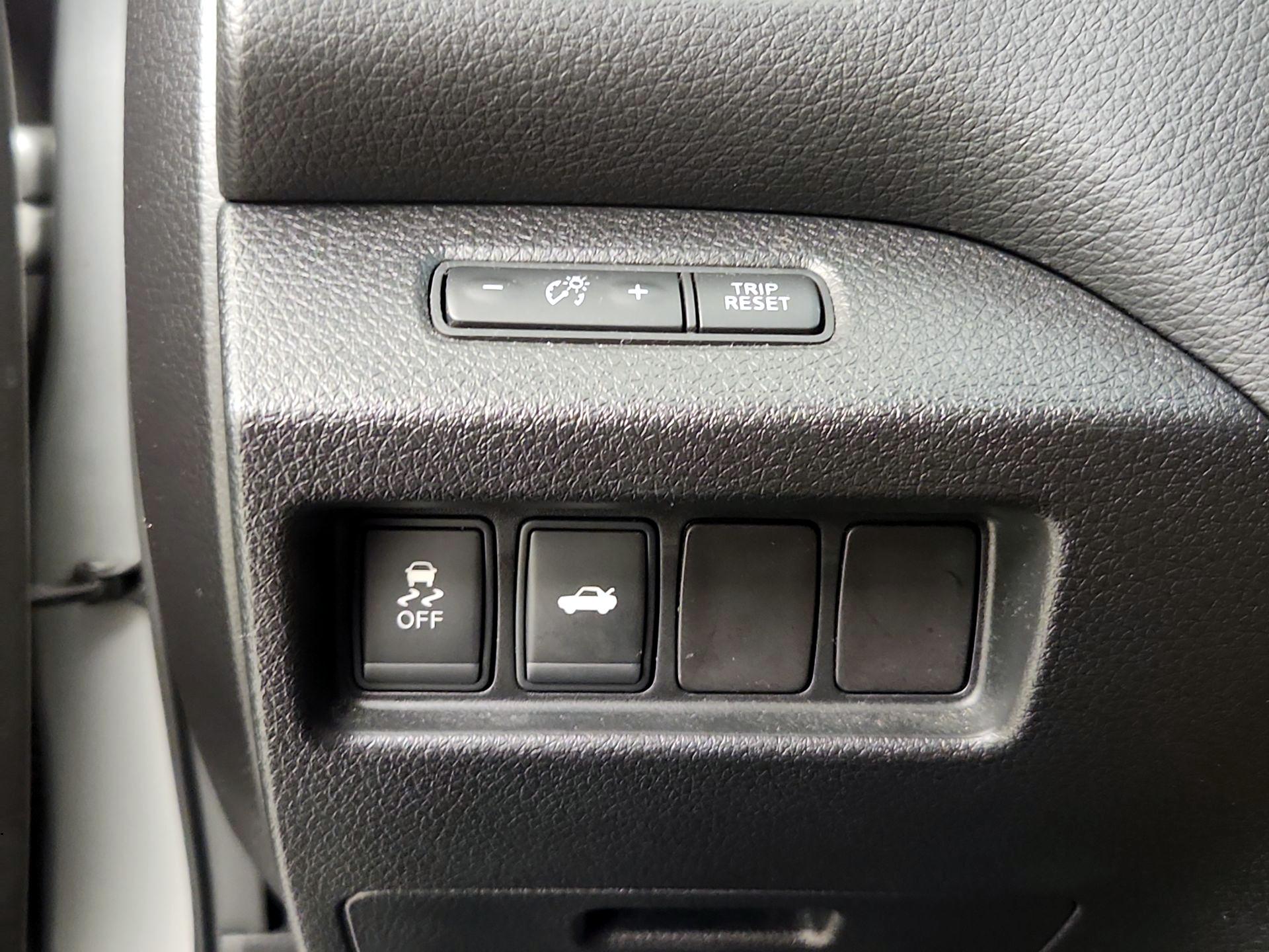 Thumbnail: 2015 Nissan Altima - 13