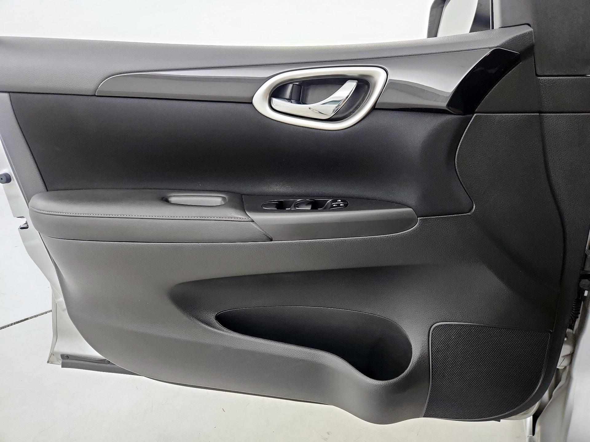 Thumbnail: 2017 Nissan Sentra - 12