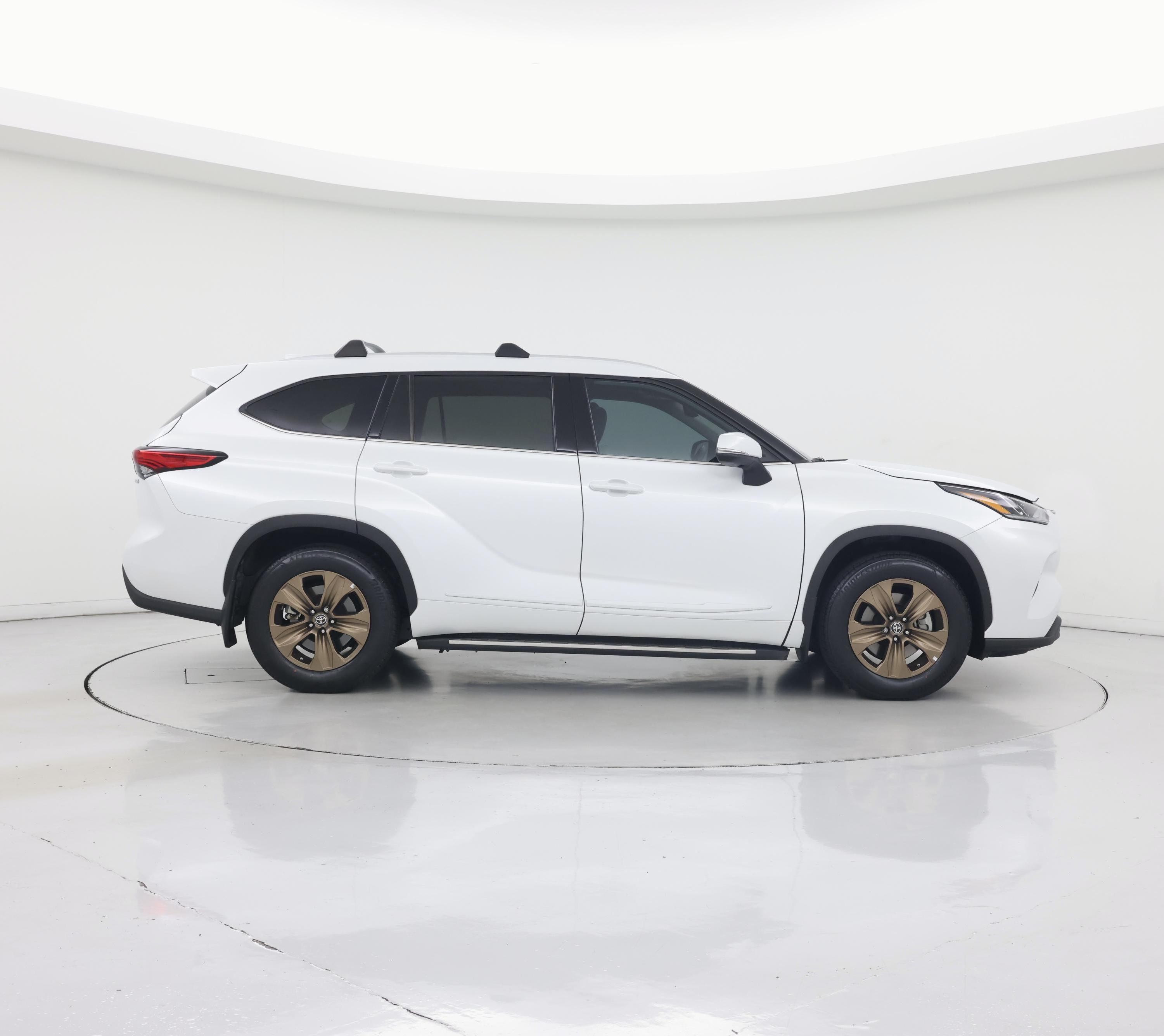 Thumbnail: 2022 Toyota Highlander - 7