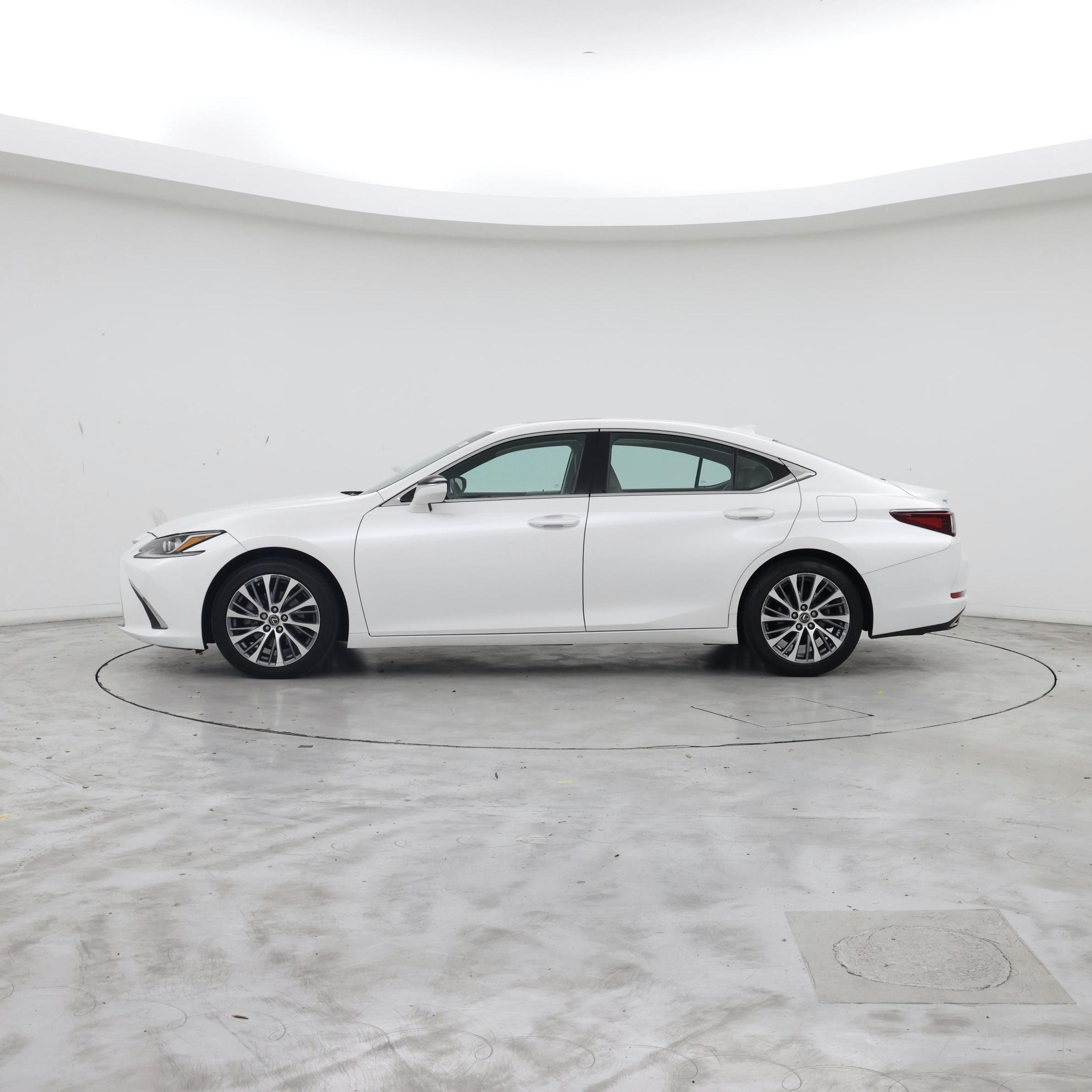 Thumbnail: 2019 Lexus ES - 3