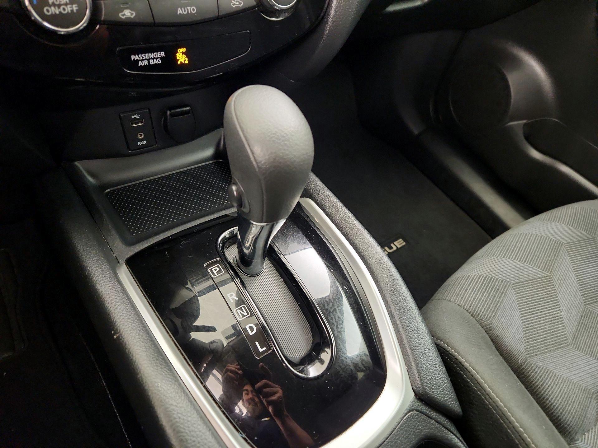 Thumbnail: 2016 Nissan Rogue - 18